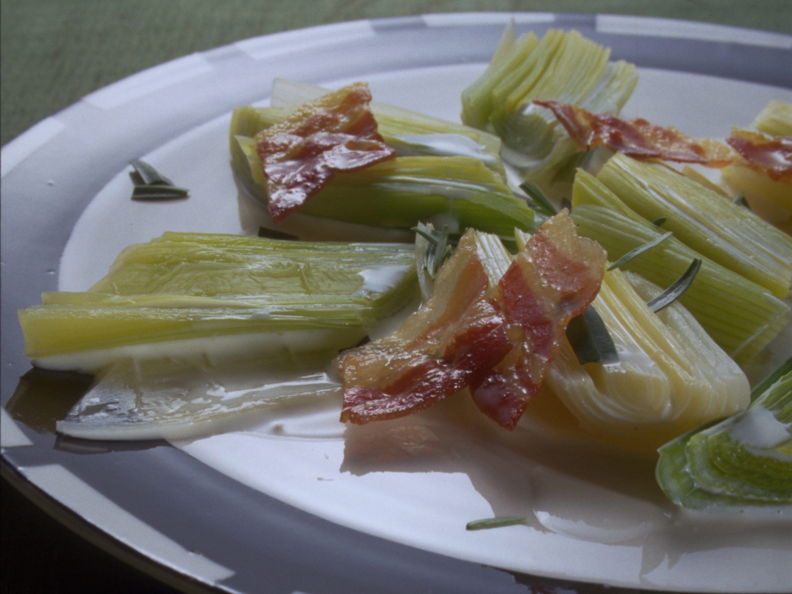 Salade de poireau tiède au velouté d'estragon