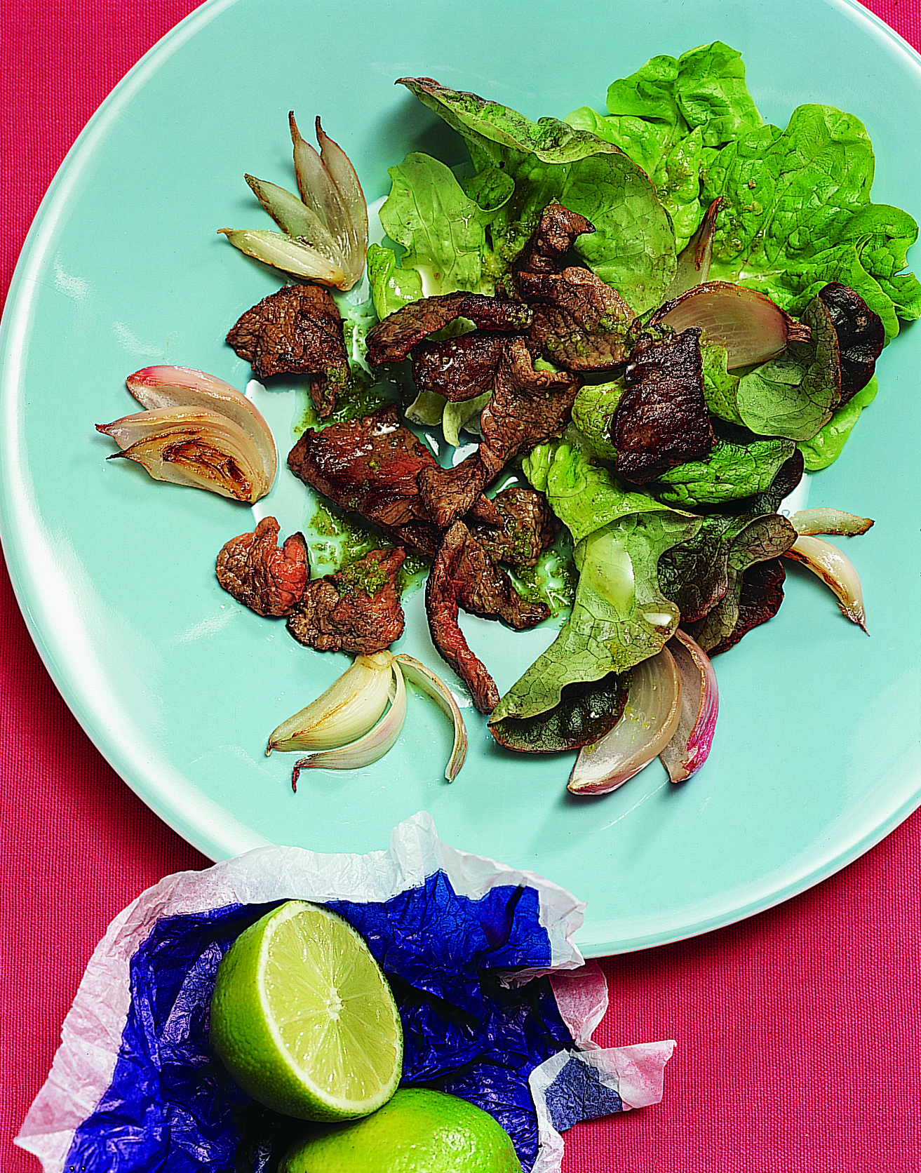 Limetten-Rindsgeschnetzeltes auf Salat