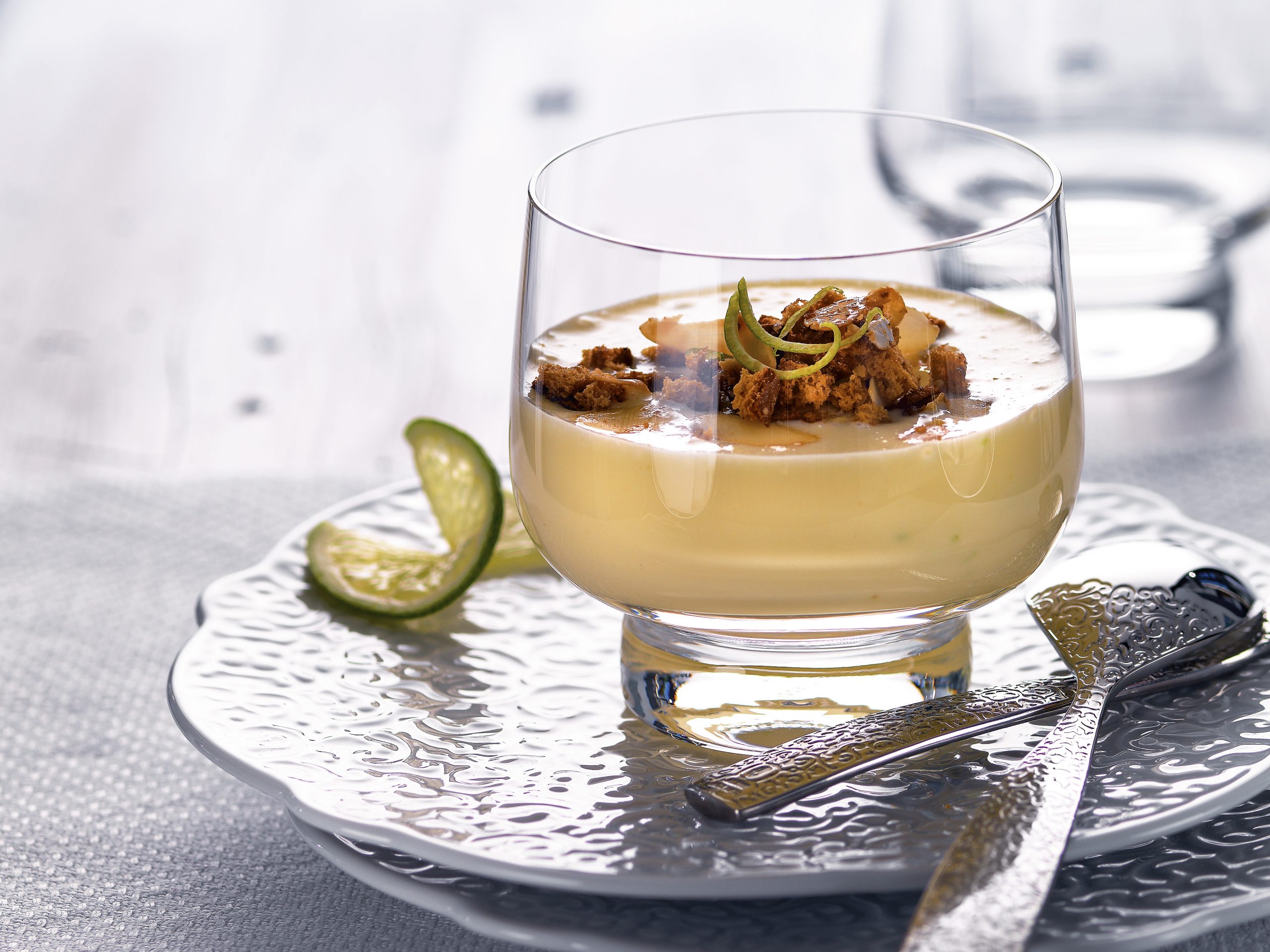 Limettencrème mit Lebkuchen-Streusel