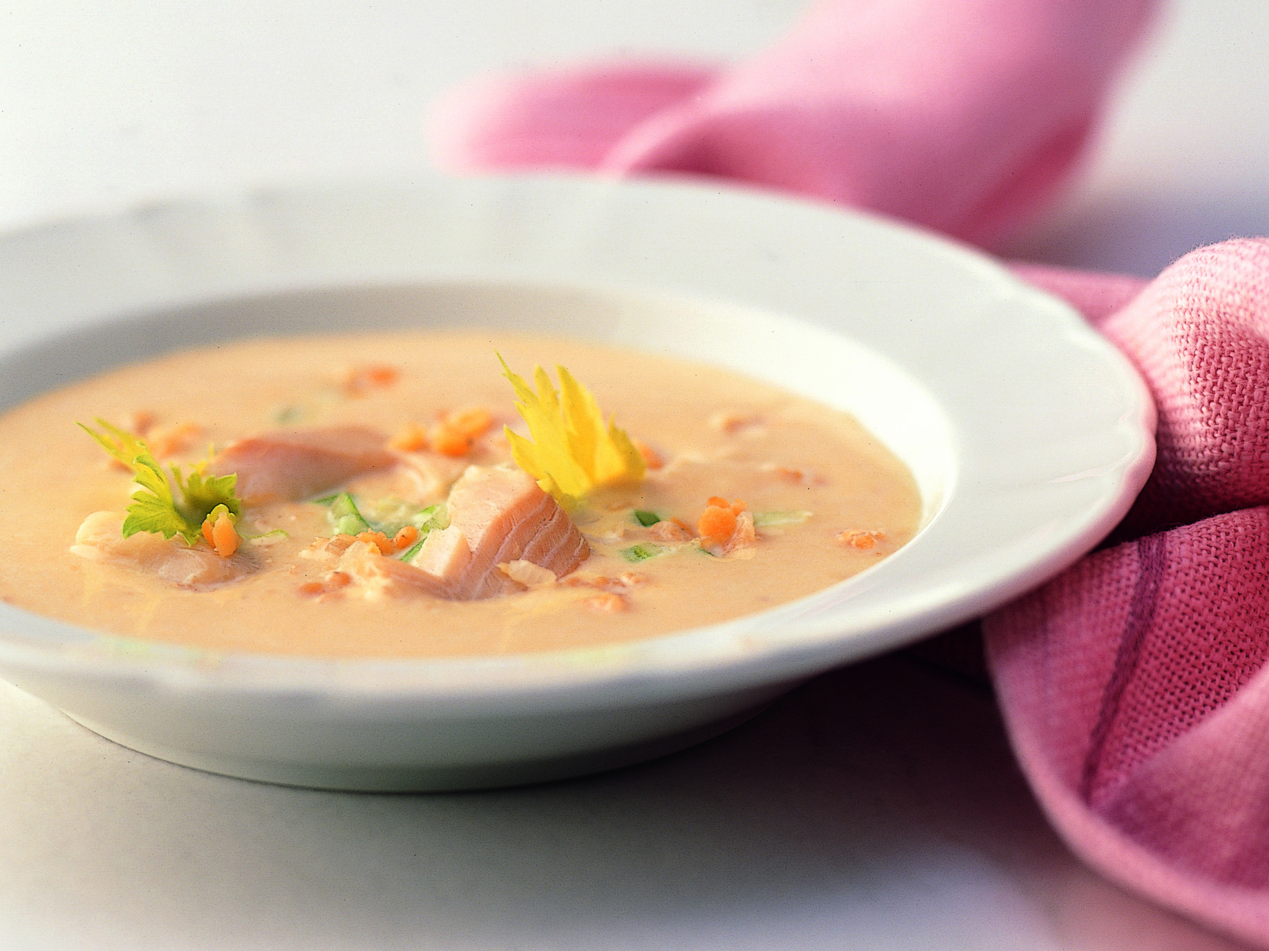 Linsensuppe mit Sellerie und Räucherforelle