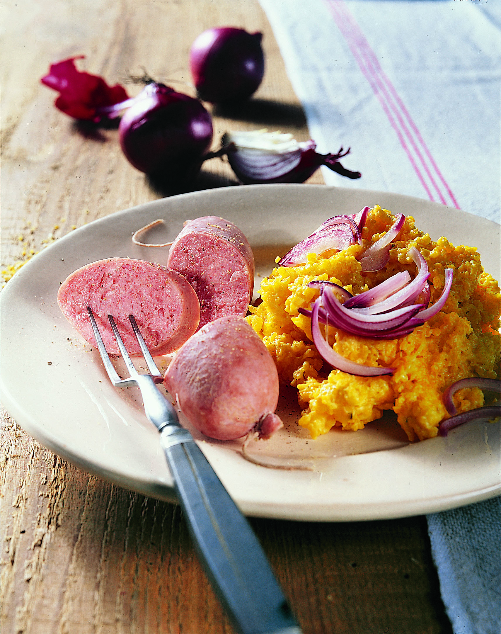 Luganighe et polenta au safran (Tessin)