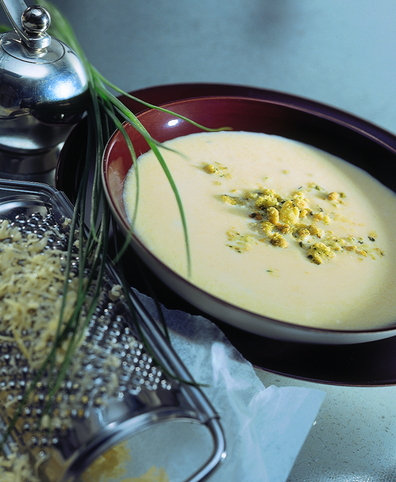 Mais-Suppe mit Kräuter-Streuseln