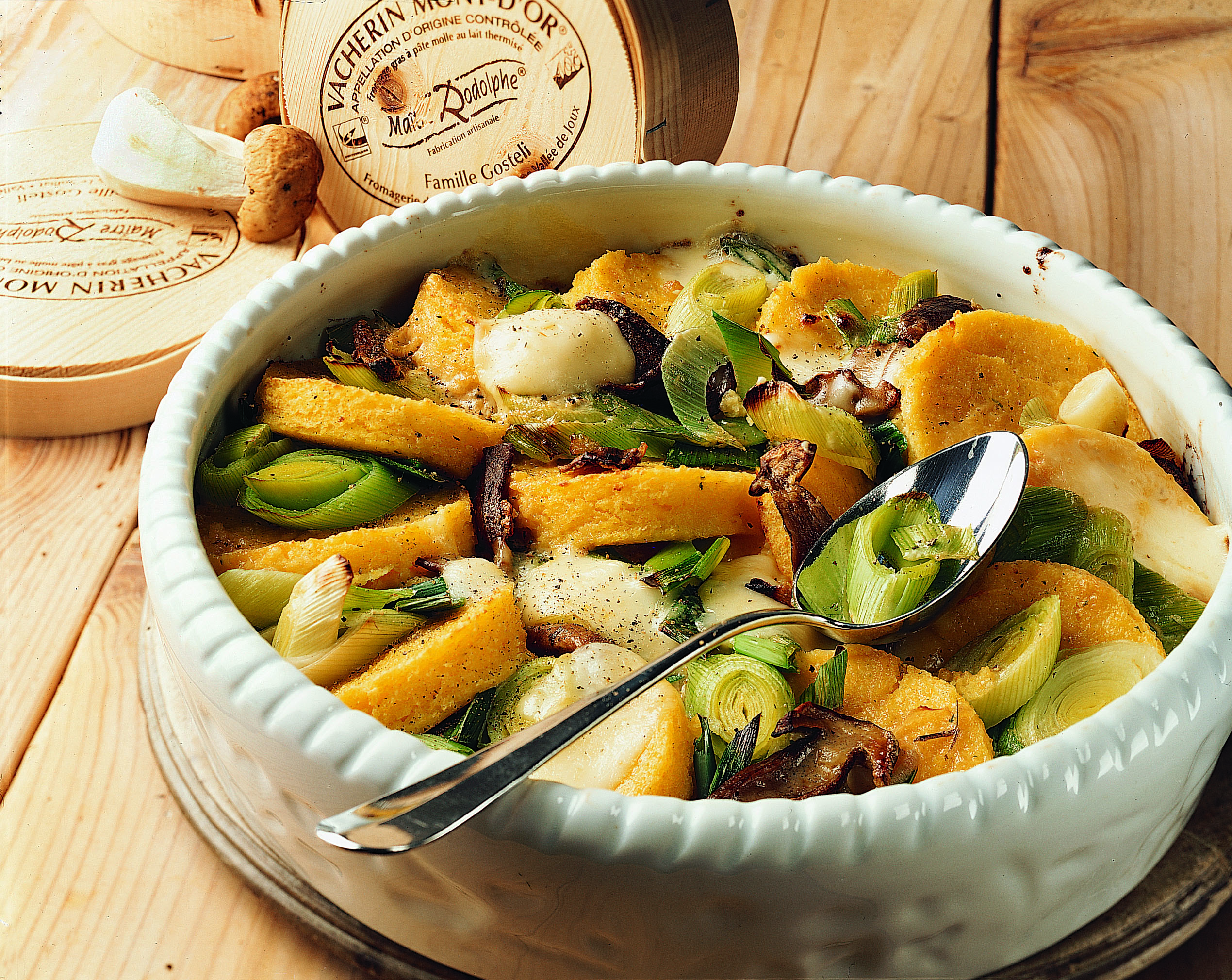 Maisgratin mit Gemüse und Vacherin Mont-d'Or