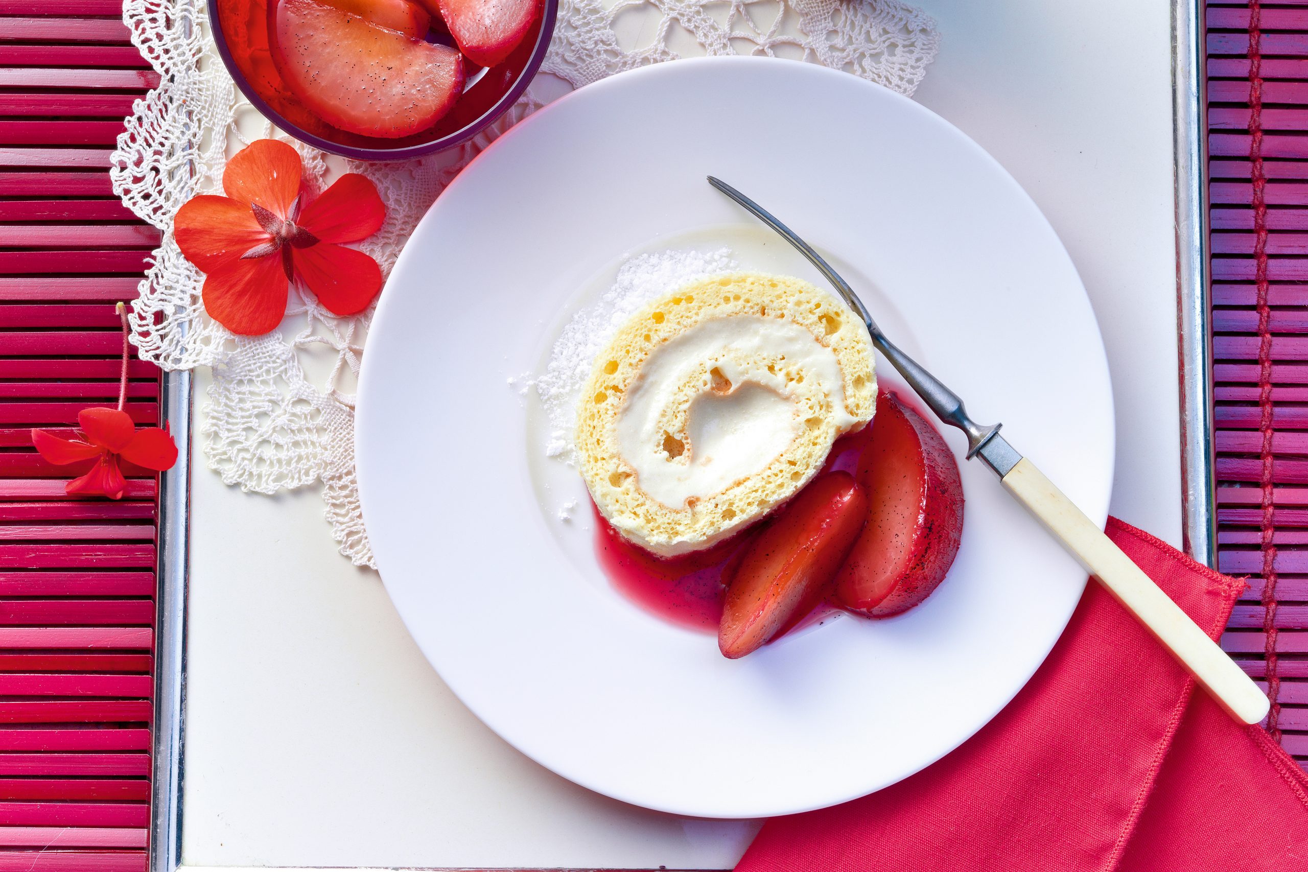 Roulade aux amandes et compote de prunes