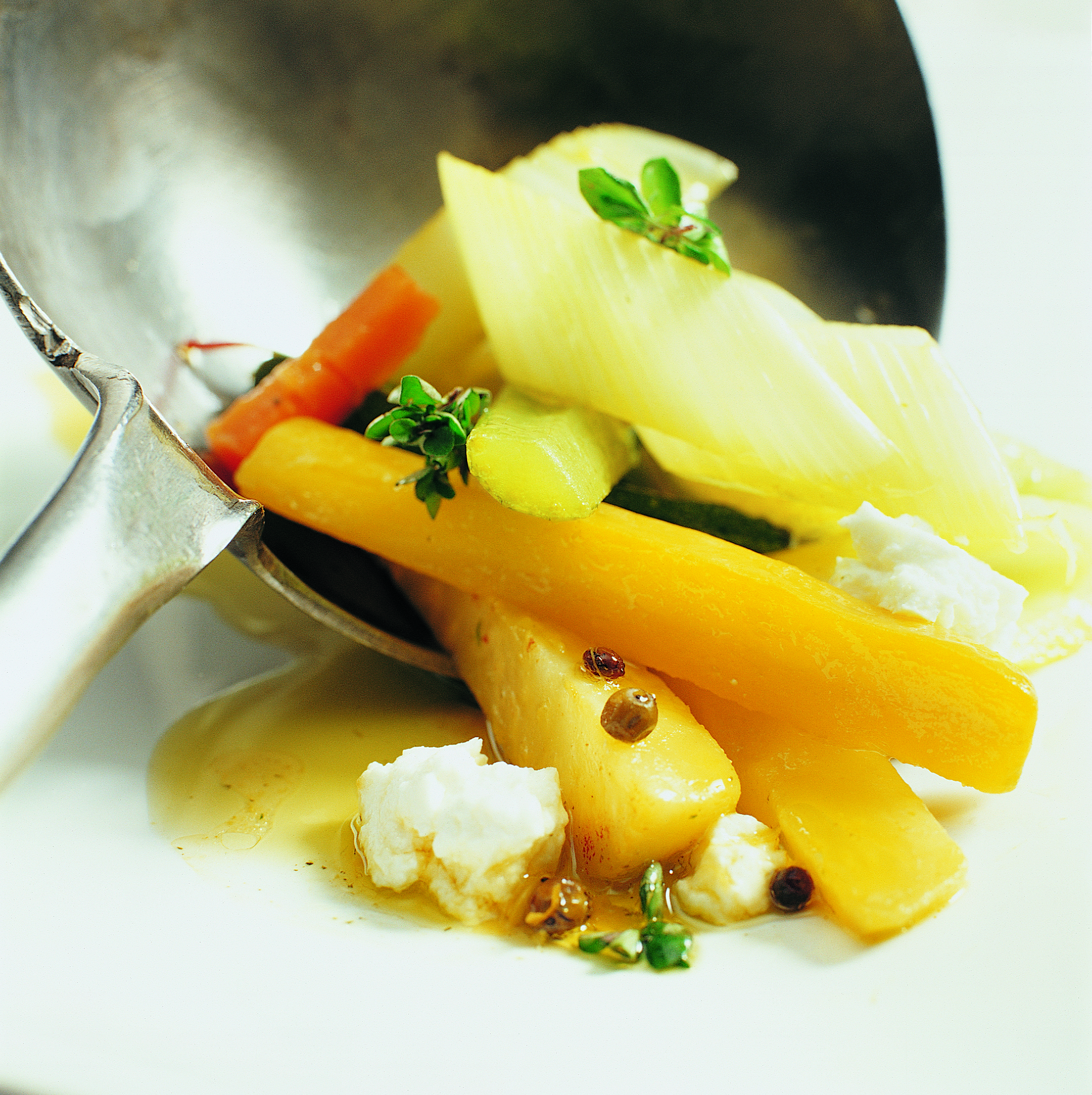 Marinierte Gemüsestängeli mit Frischkäse (Feta-Art)