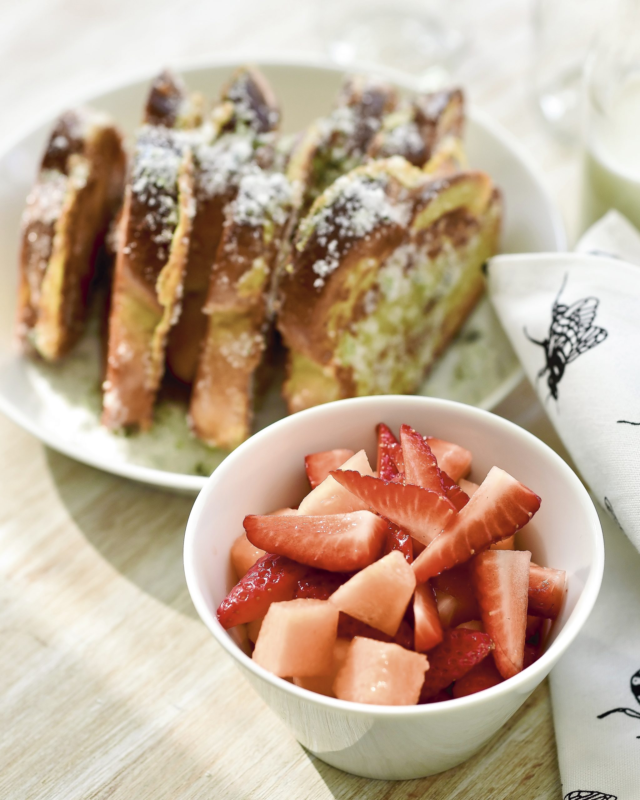 Croûtes dorées melon-fraises