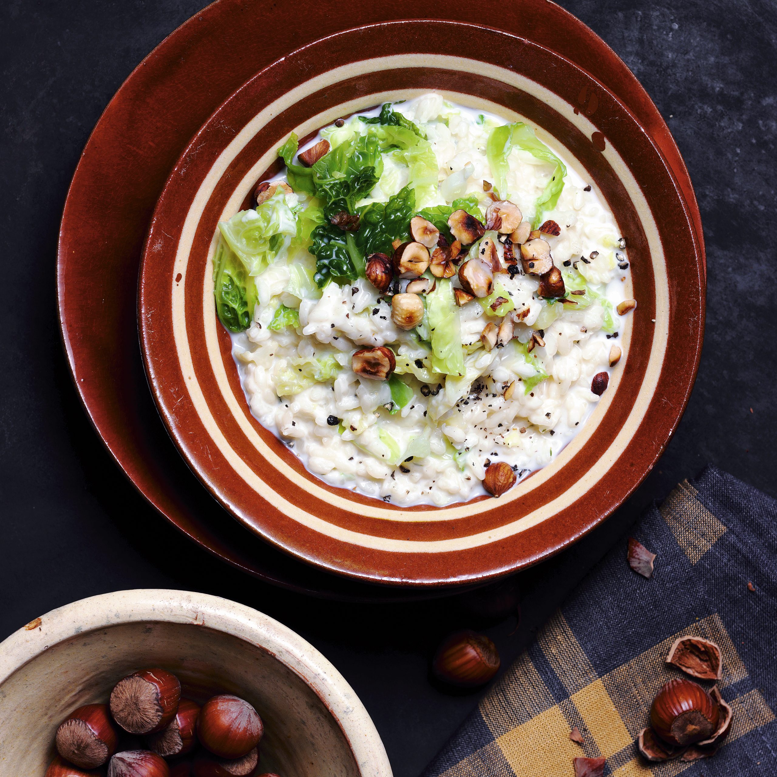 Risotto au lait, au chou frisé et aux noisettes