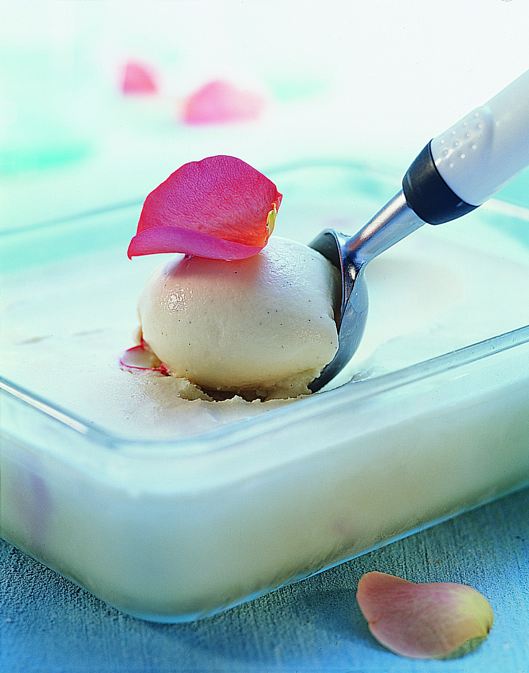 Milchglace mit Rosenwasser