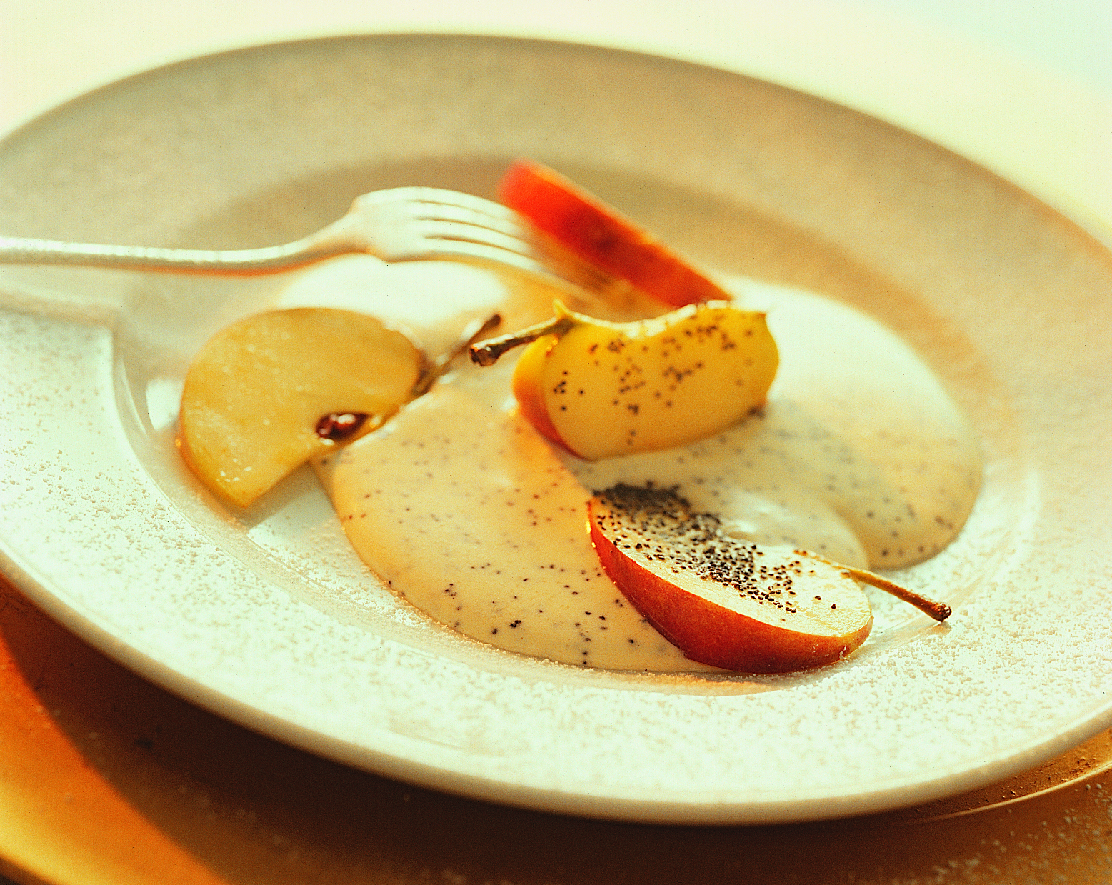Mohncreme mit Apfelschnitzen