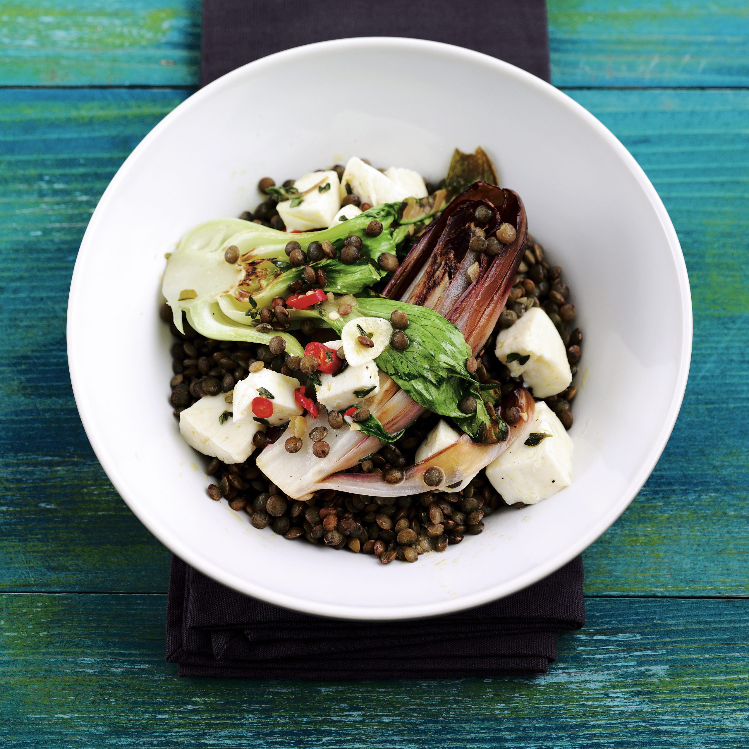 Mozzarella-Linsensalat mit gebratenem Kohl