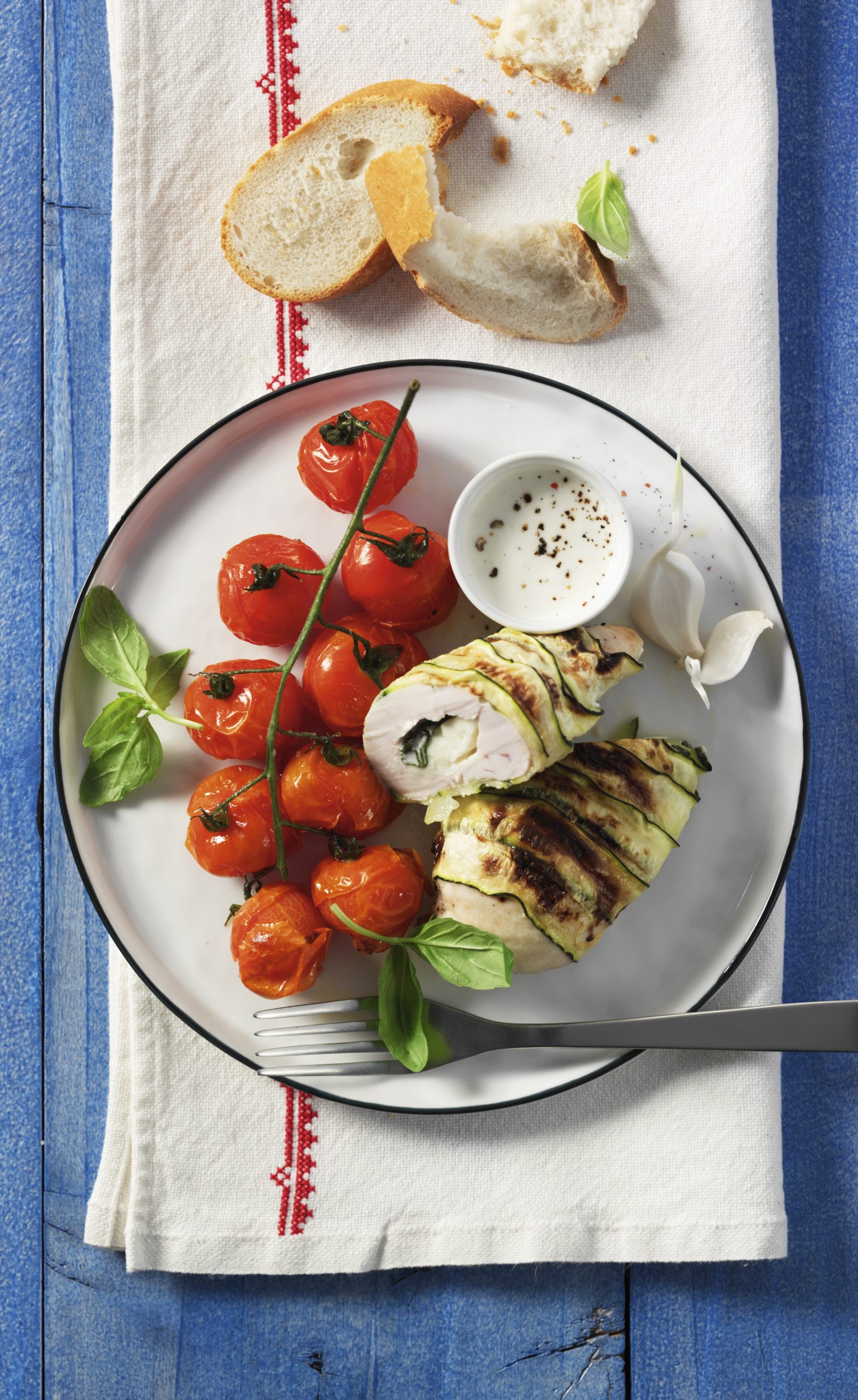 Mozzarella-Pouletschnitzel mit Joghurt-Aïoli (Low Carb)