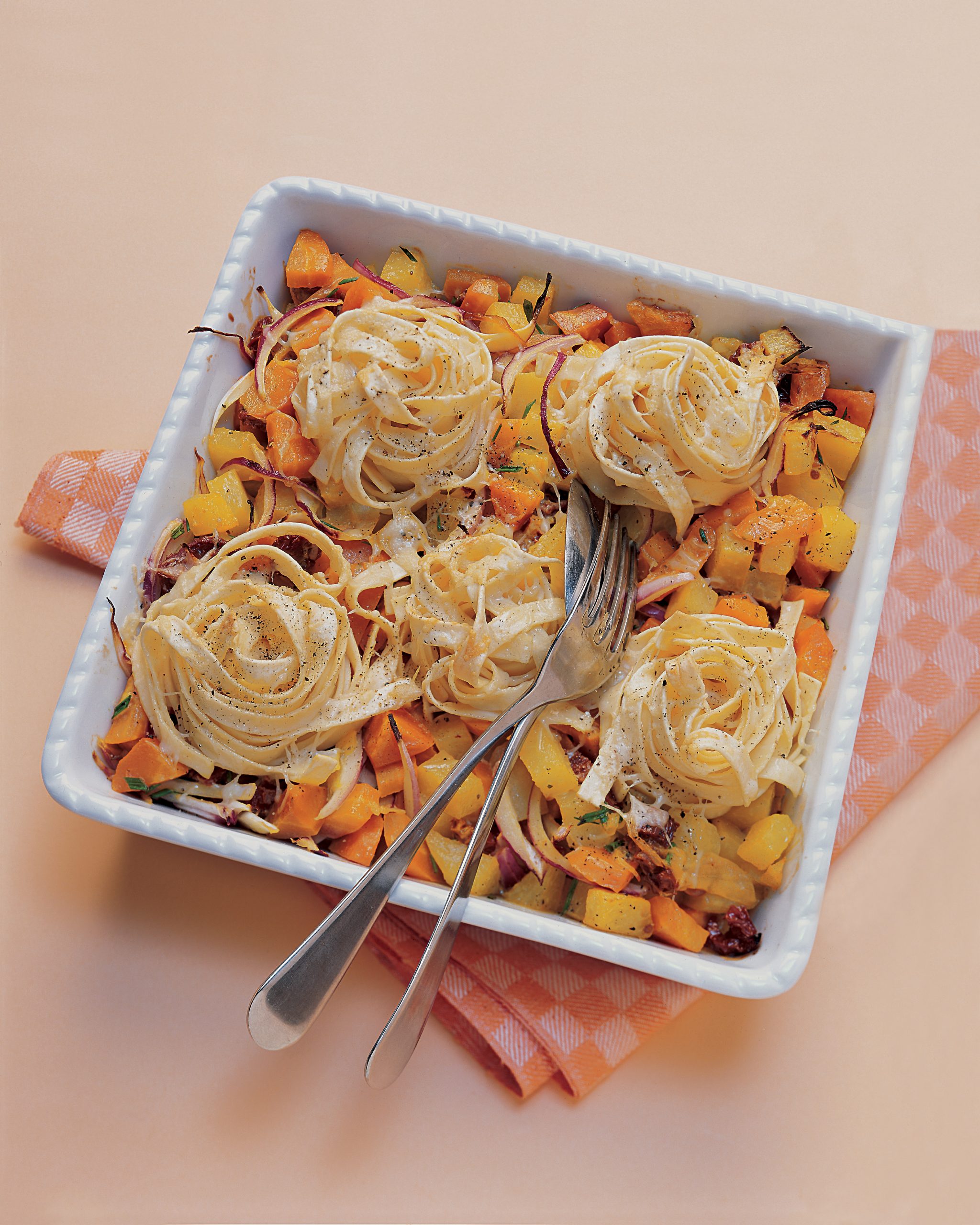 Nudel-Nestchen-Gratin
