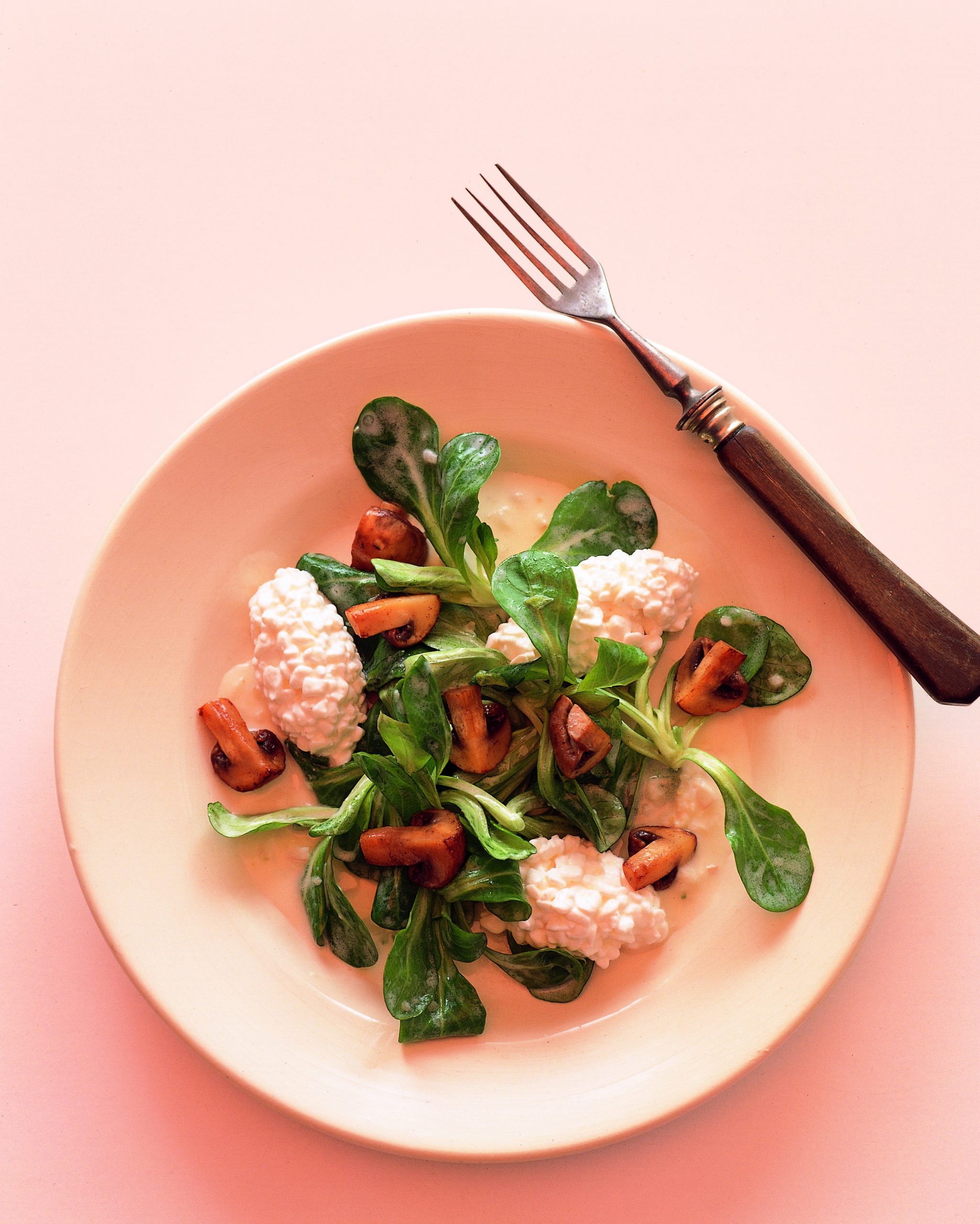 Salade de mâche au fromage frais granulé