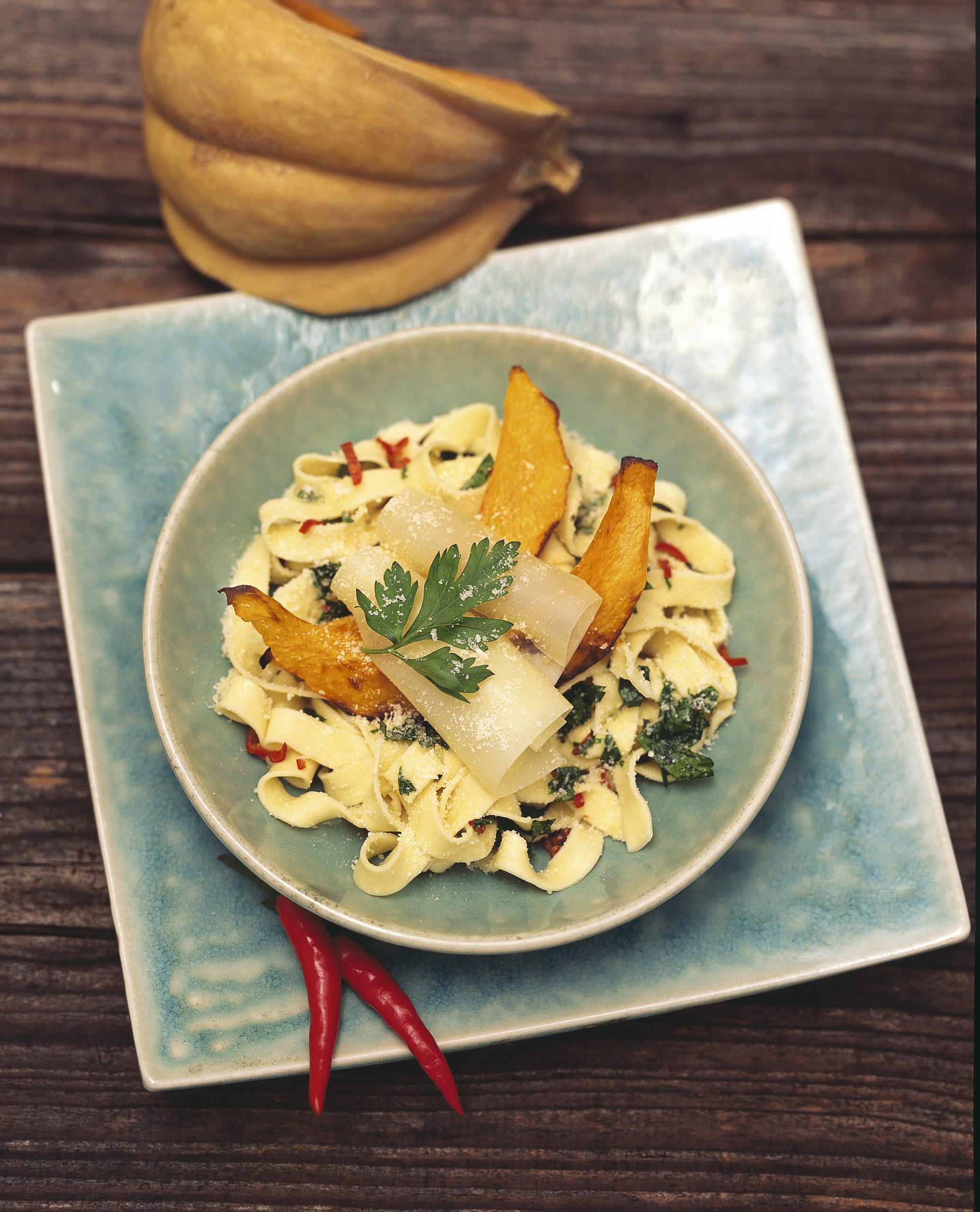 Ofenkürbis auf Nudeln mit Chili-Öl