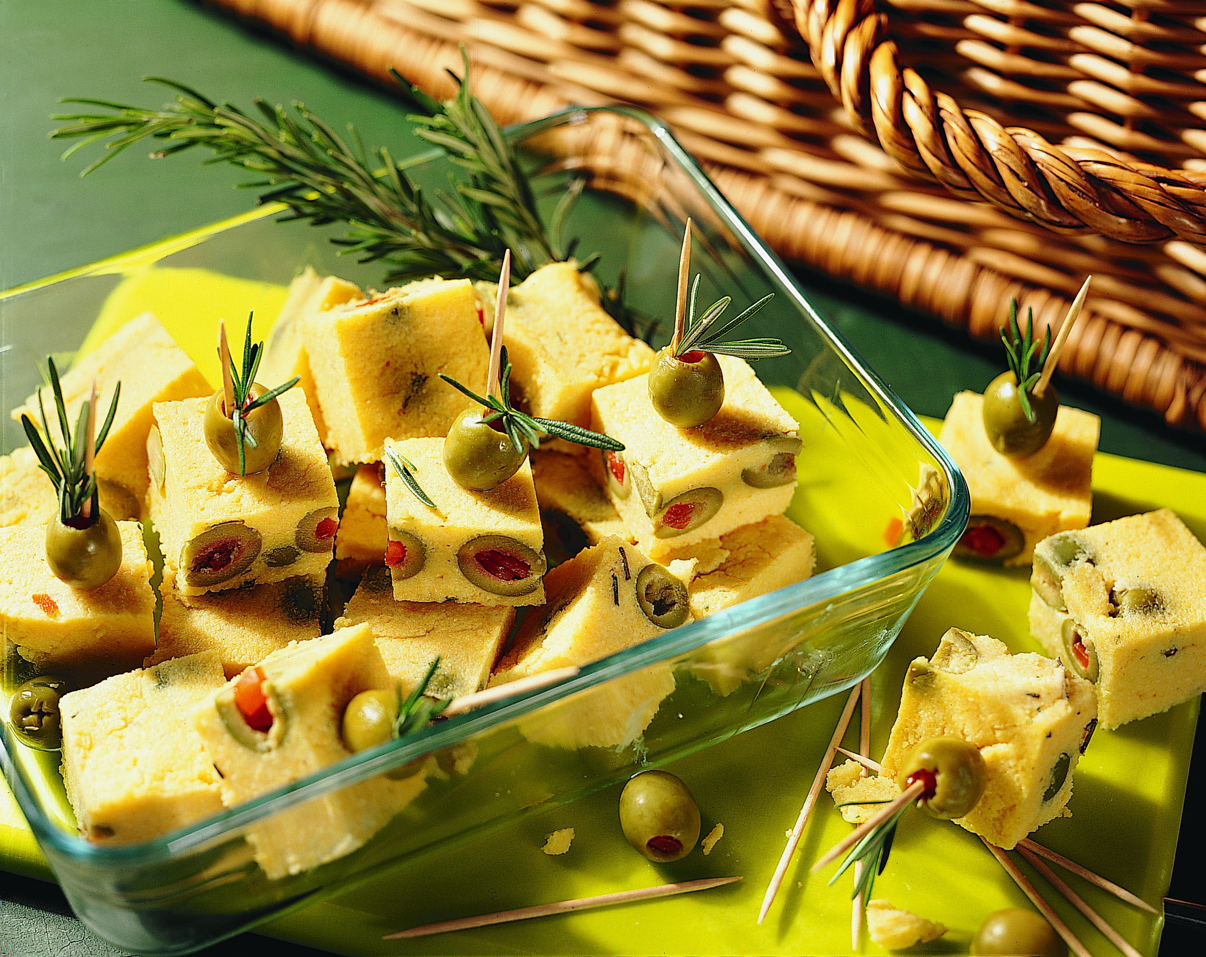 Oliven-Polenta-Würfel