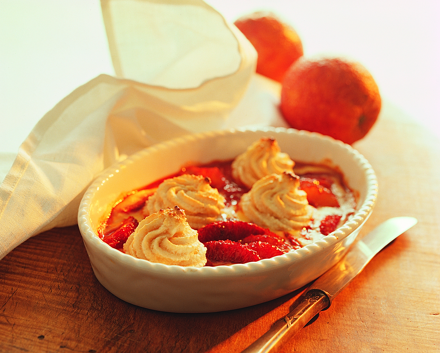 Orangengratin mit Mandelhaube
