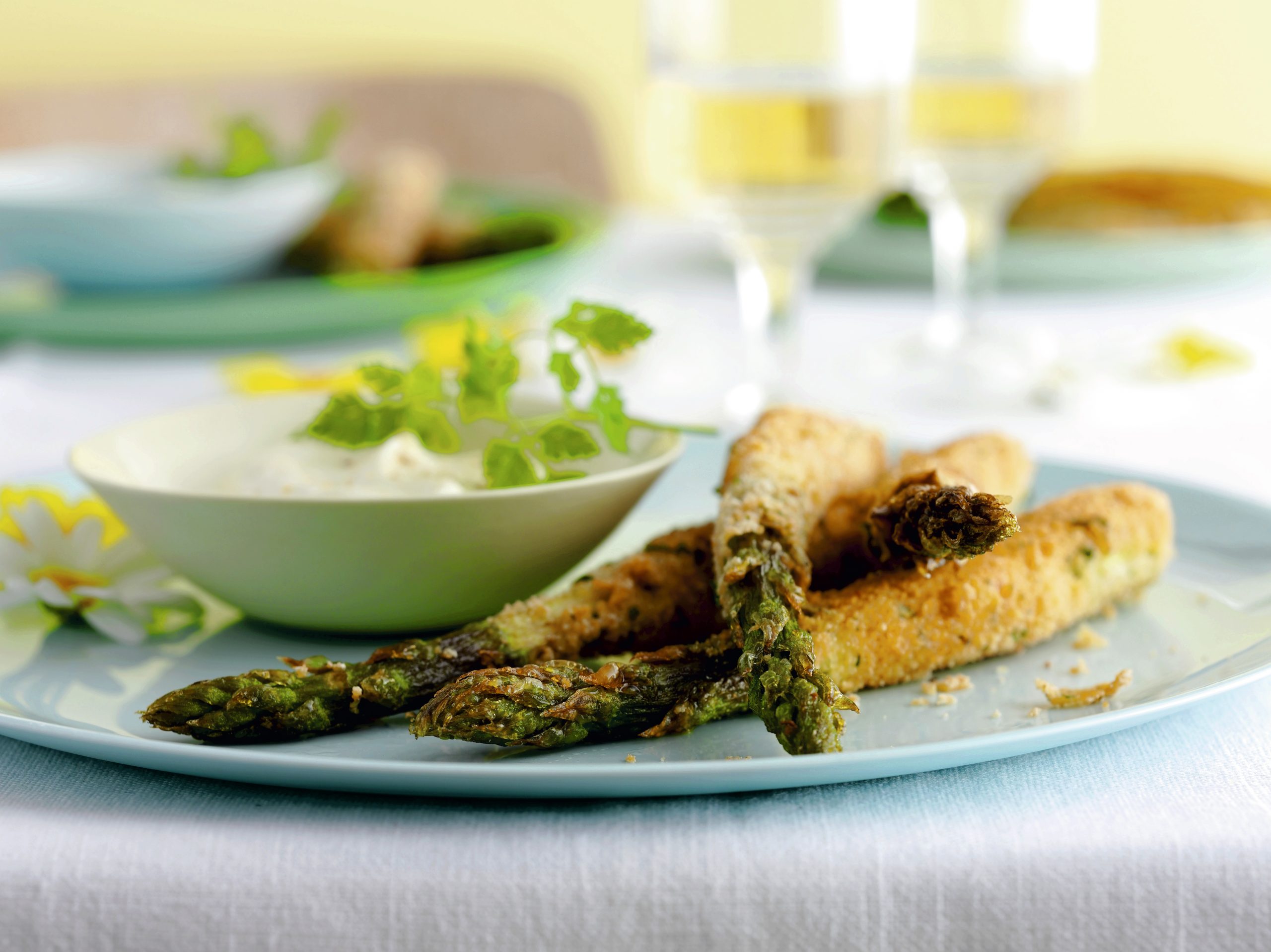 Asperges panées et dip au séré