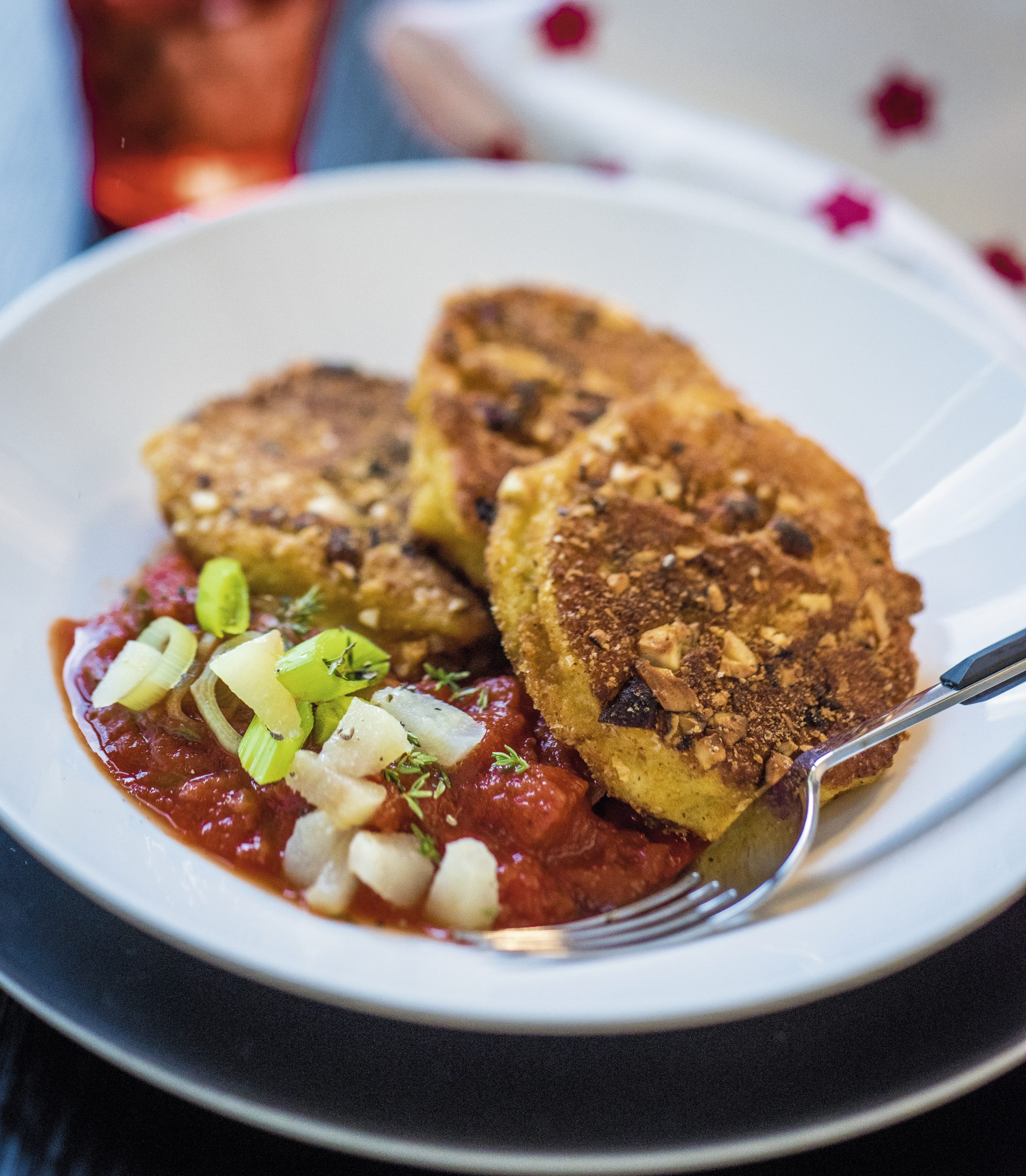 Paprika-Käsetaler mit Tomatensauce