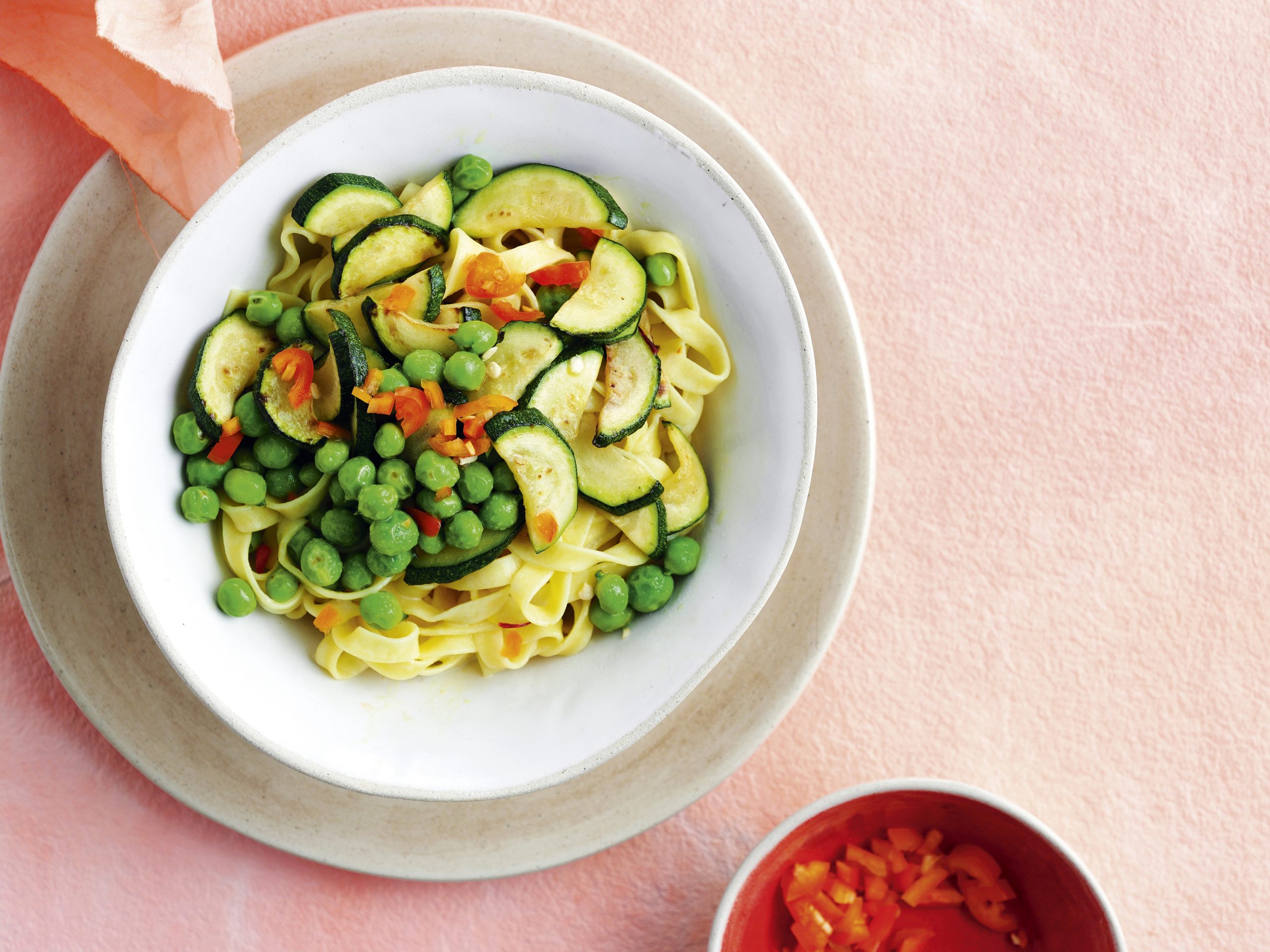 Pâtes sauce petits pois-courgettes