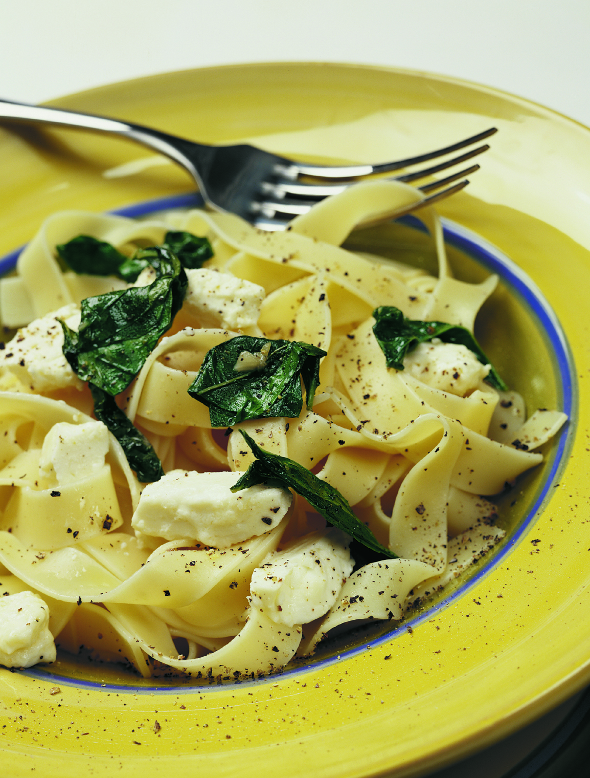 Tagliatelle au fromage frais et au basilic