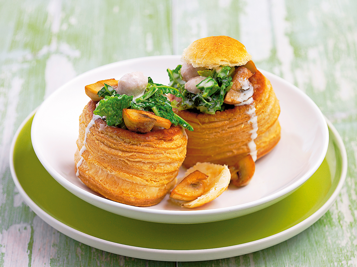 Pastetli mit Bratkügeli, Wirz und Champignons