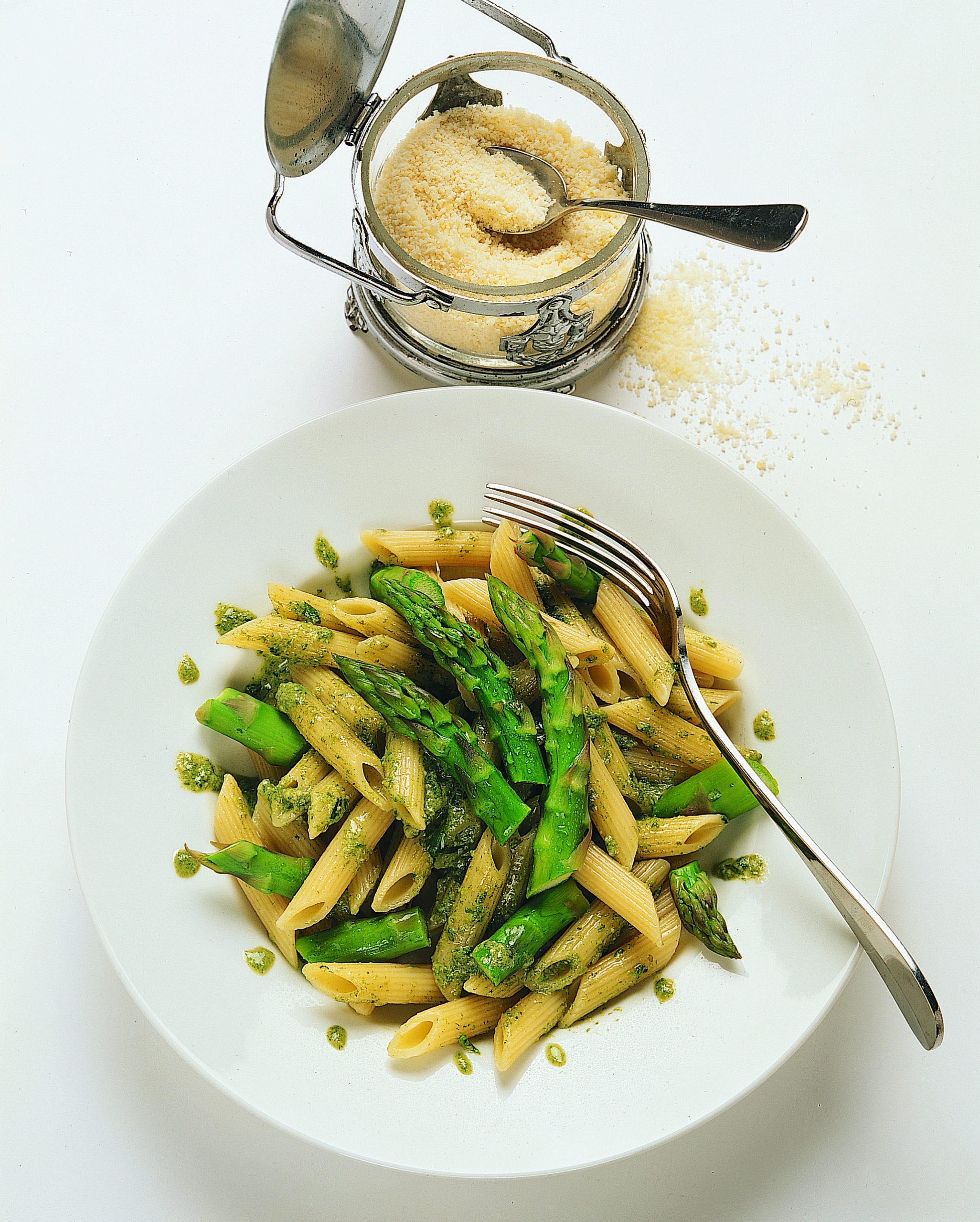 Penne aux asperges vertes et pesto à l'estragon