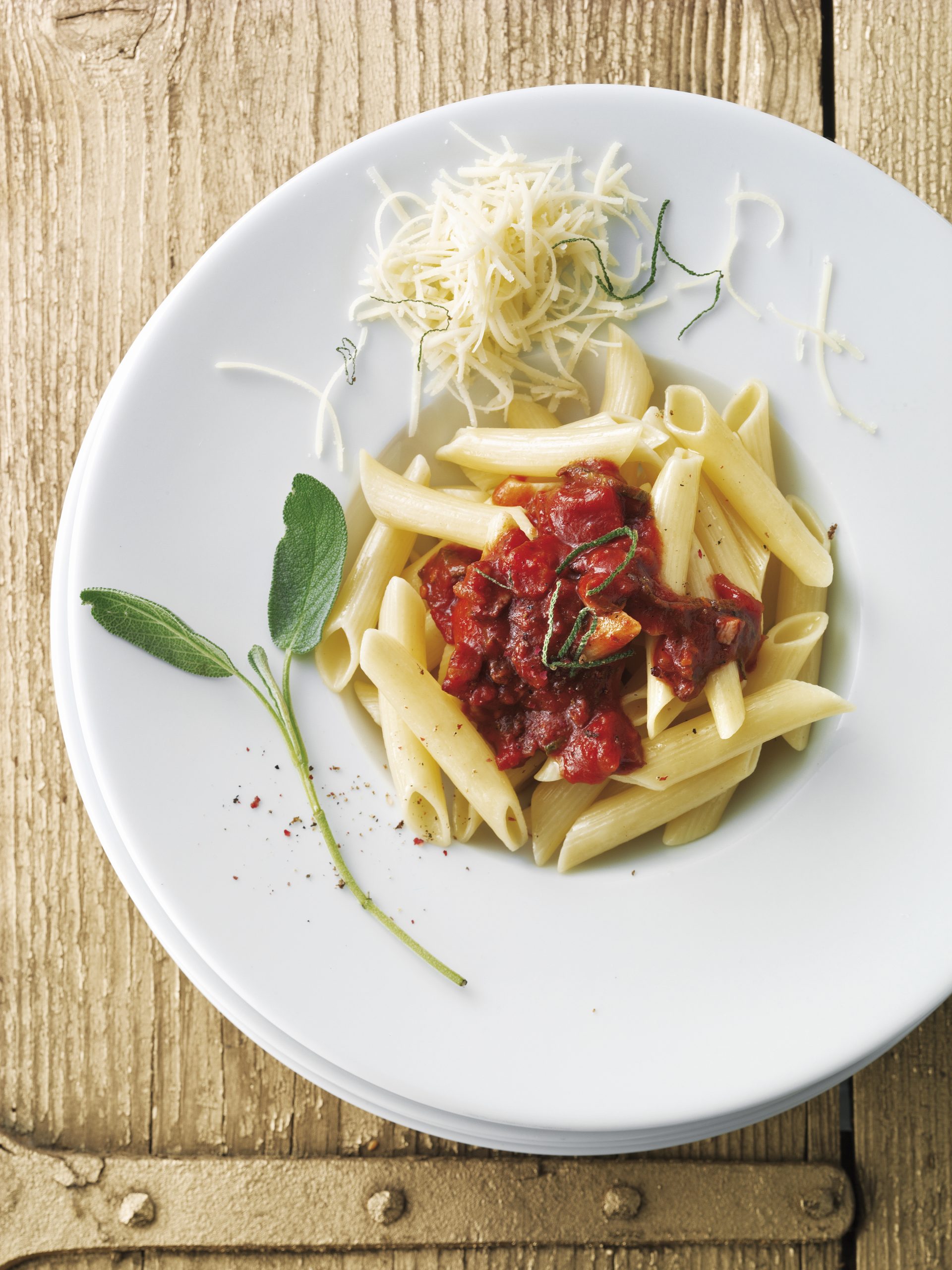 Penne mit Speck-Salbei-Sauce