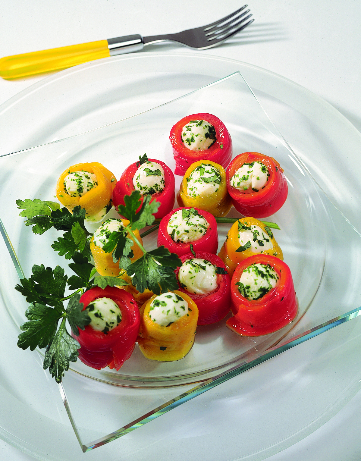 Peperoni mit Mozzarelline gefüllt