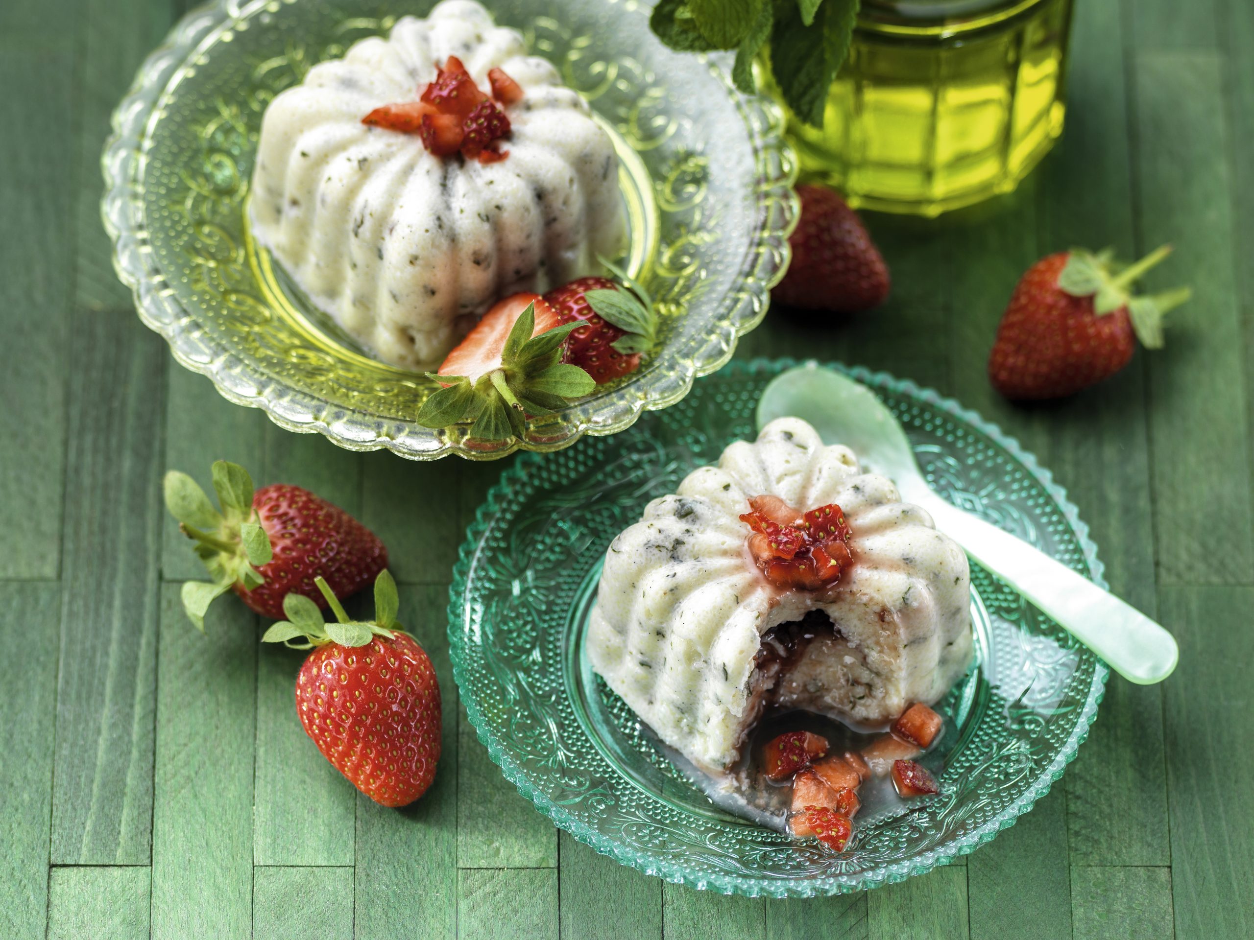 Pfefferminz-Griessköpfli mit Erdbeeren