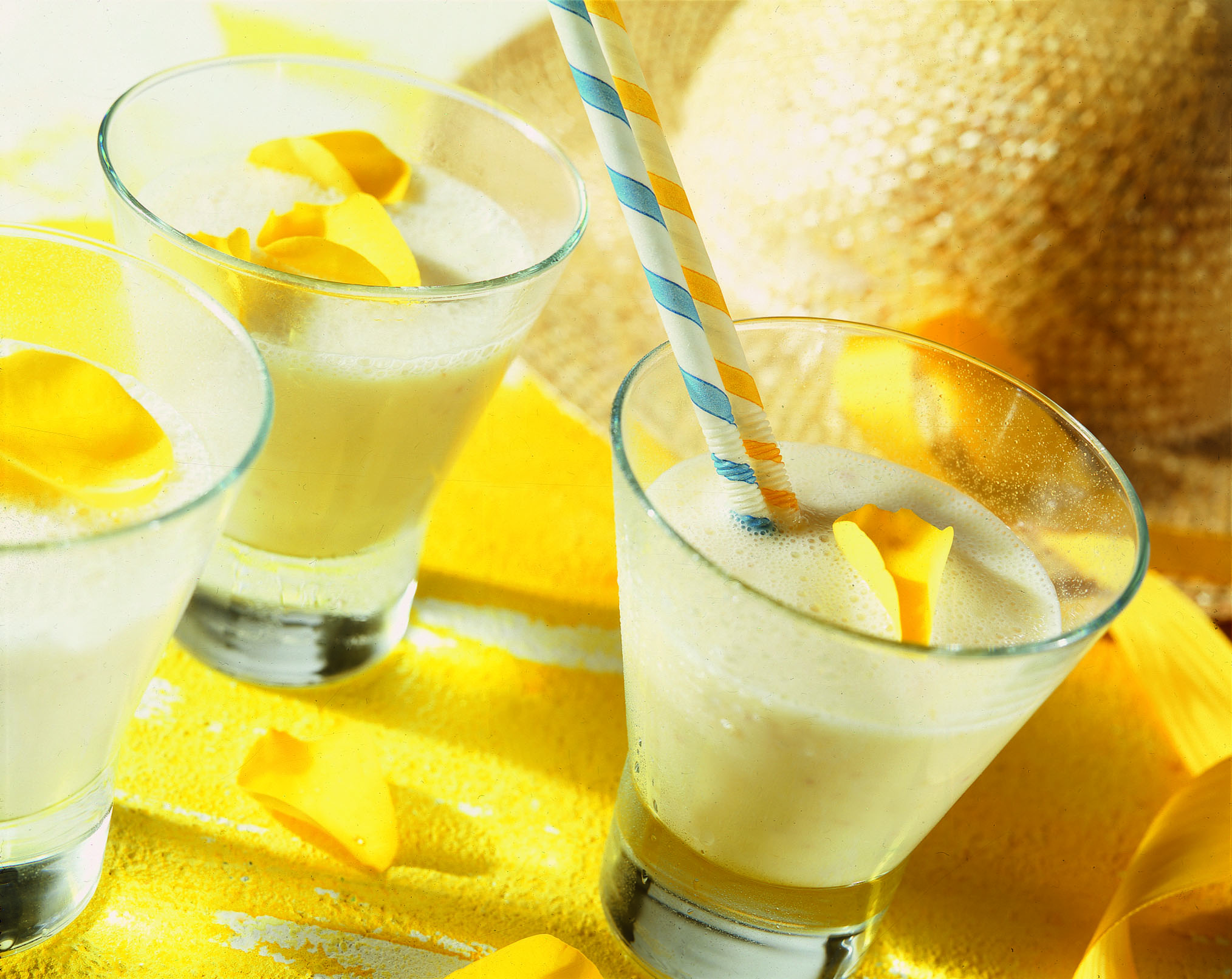 Milkshake à la pêche, à la rose et au babeurre