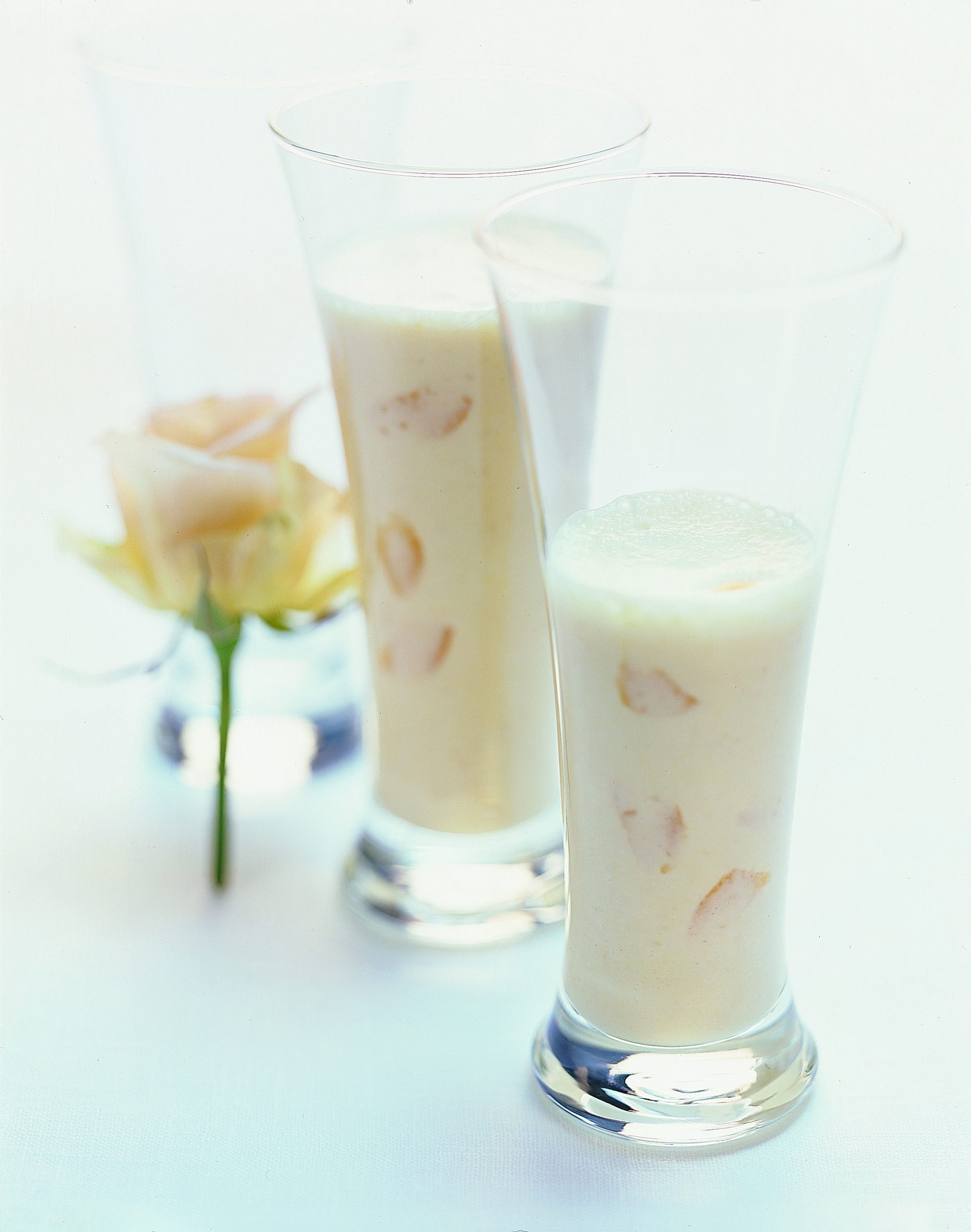 Frappé à la pêche et à l'eau de rose