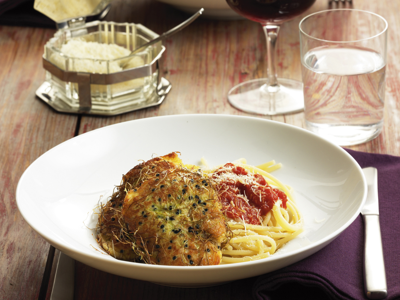 Piccata aux jeunes pousses et spaghetti à la tomate