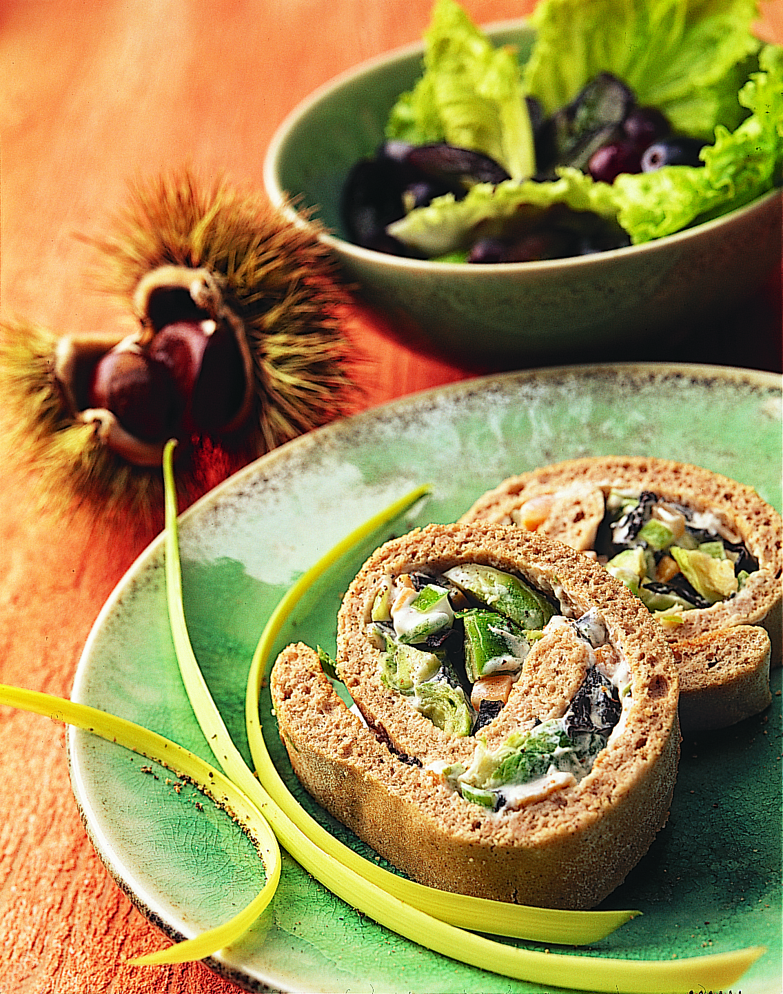 Roulade aux légumes et aux châtaignes et sa salade vigneronne