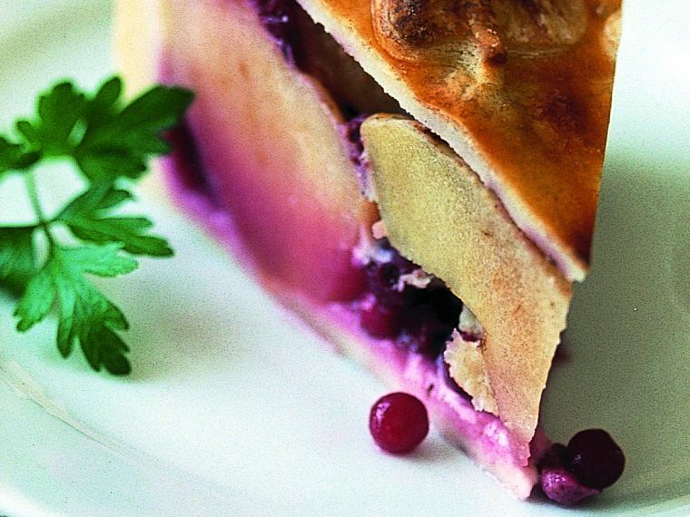 Pikanter Apfel-Pie mit Preiselbeeren