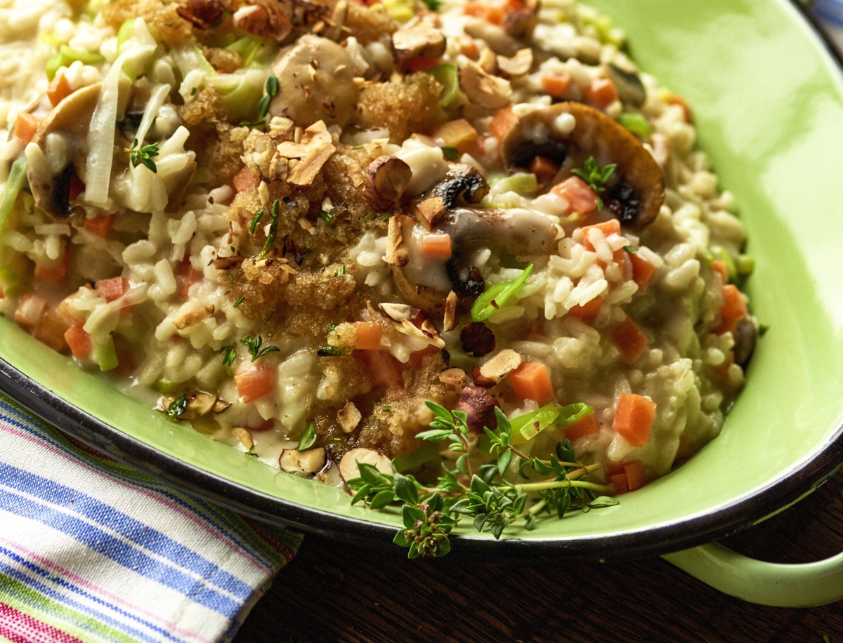 Pilz-Gemüse-Risotto mit Kräuter-Brösmeli