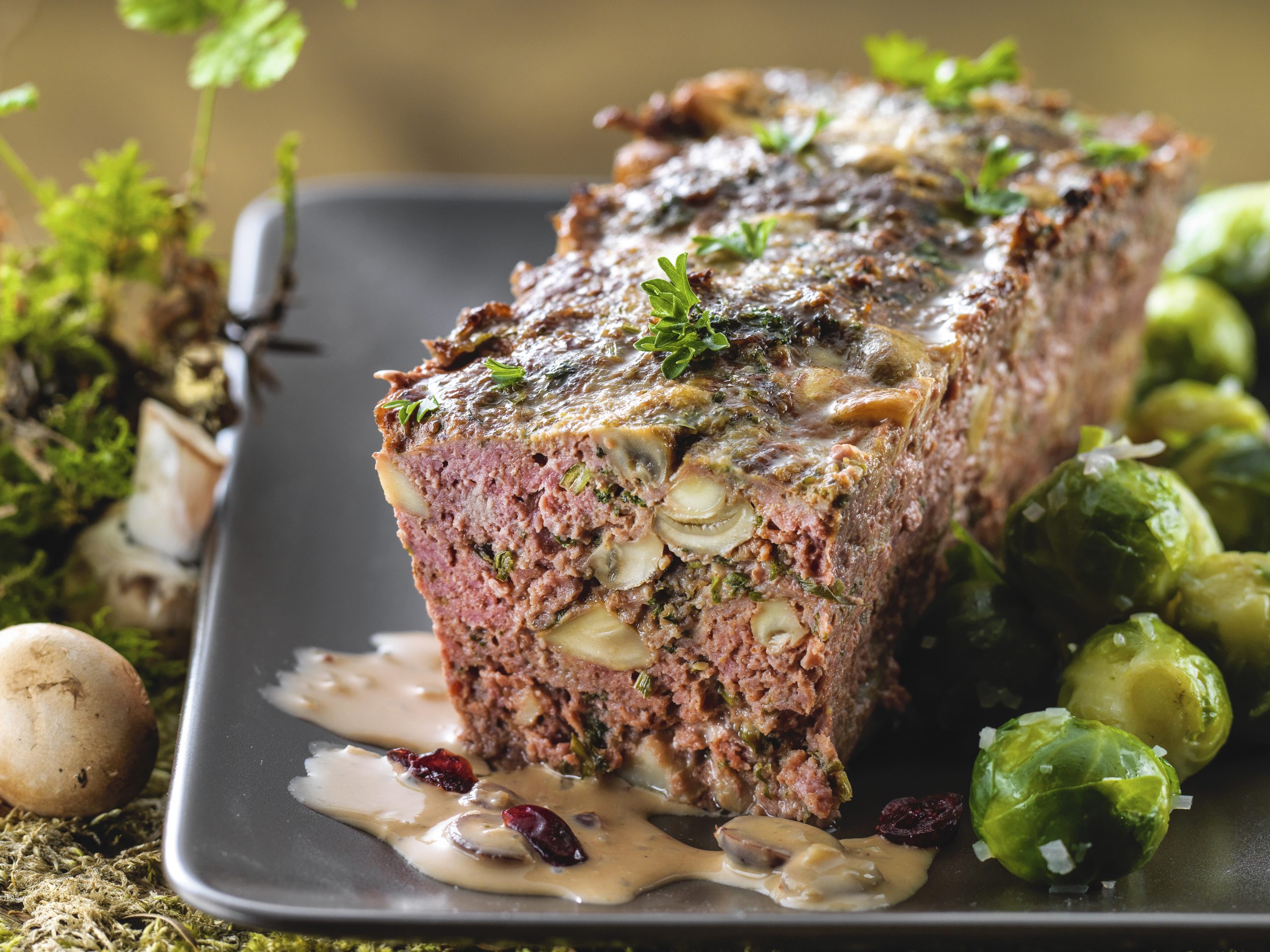Rôti haché aux champignons sauce au cynorrhodon