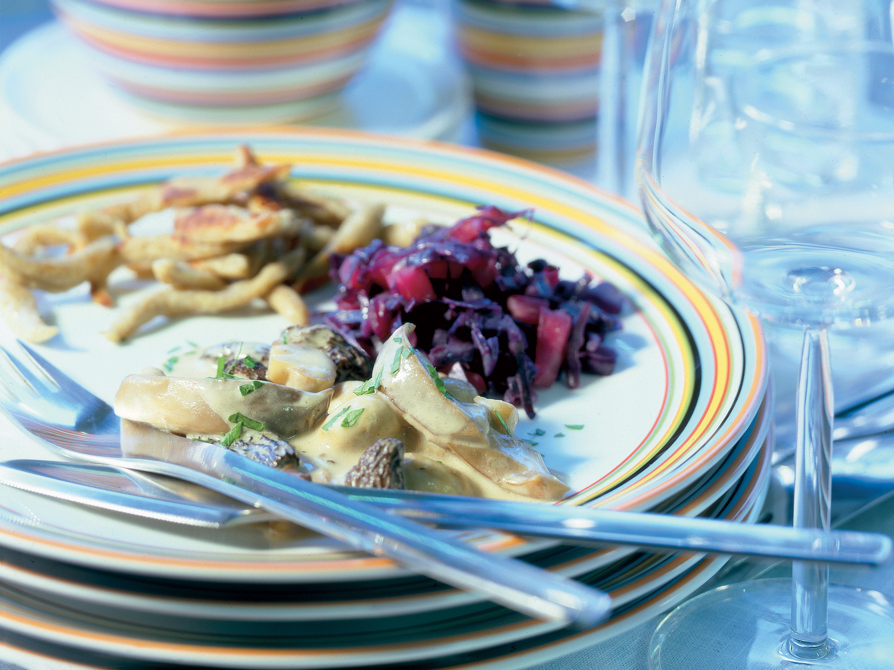 Fricassée de champignons aux spätzli et au chou rouge