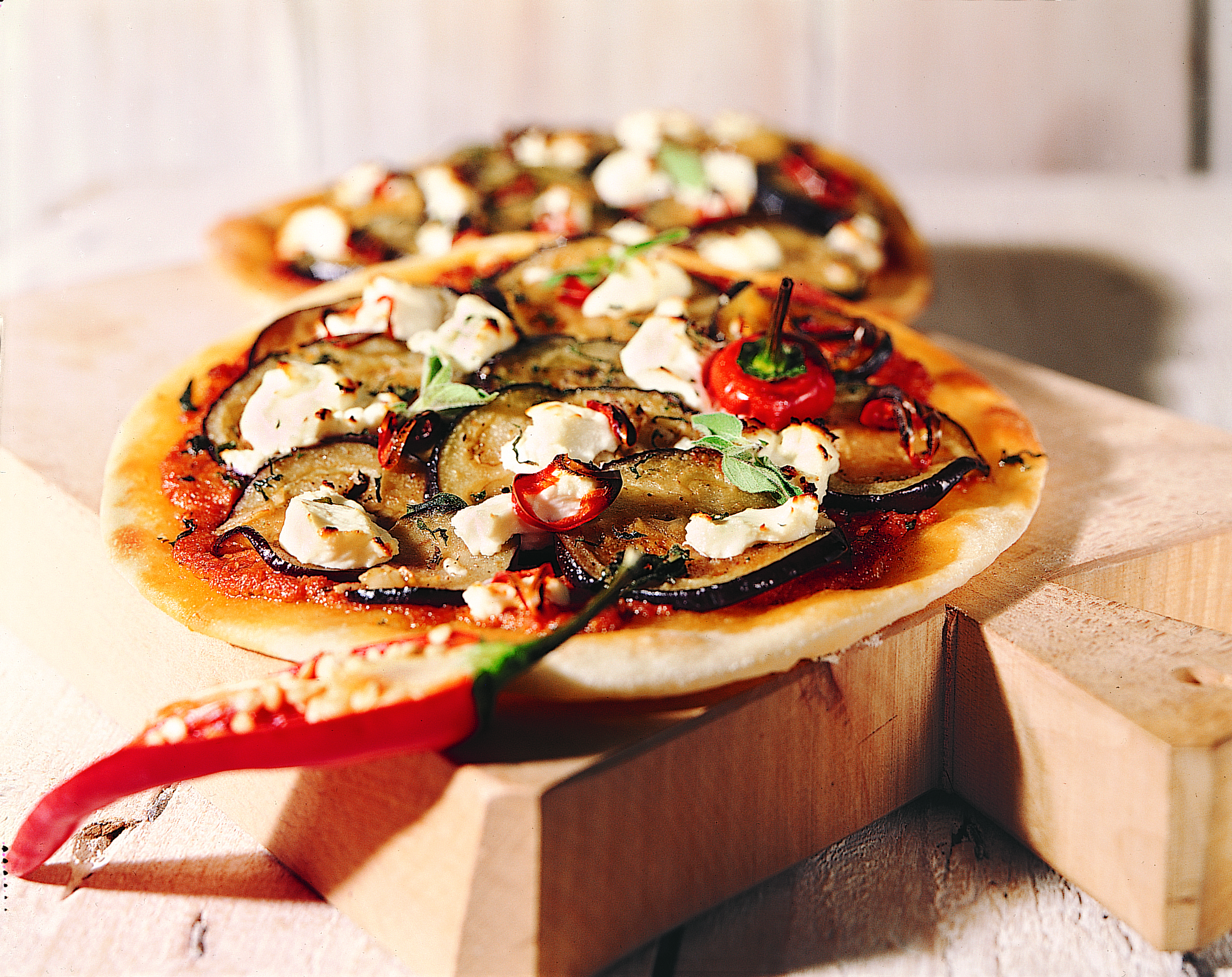 Pizza mit marinierten Auberginen