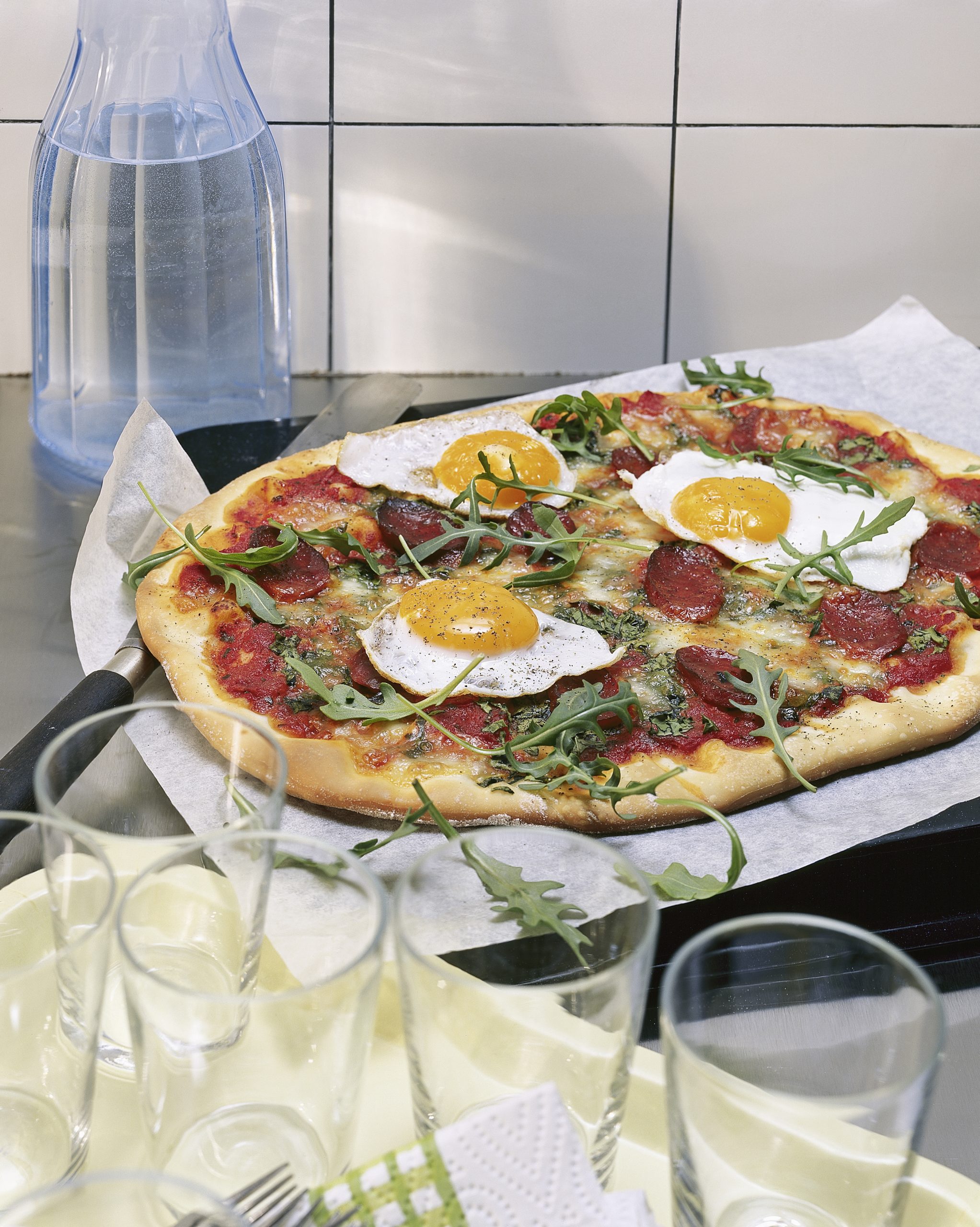Pizza à la saucisse au paprika et à l'oeuf