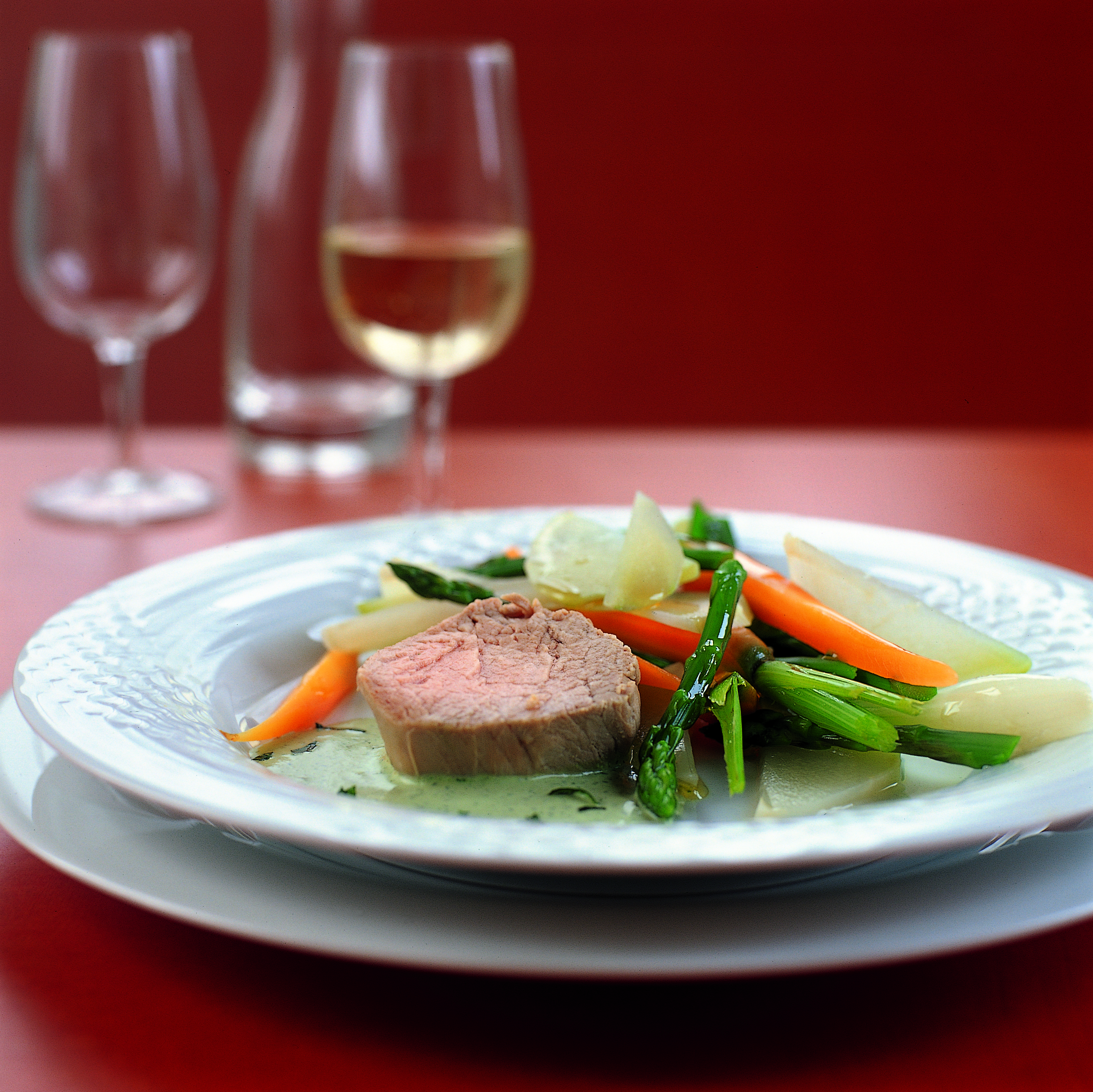 Filets de veau poché et sauce à l'ail des ours