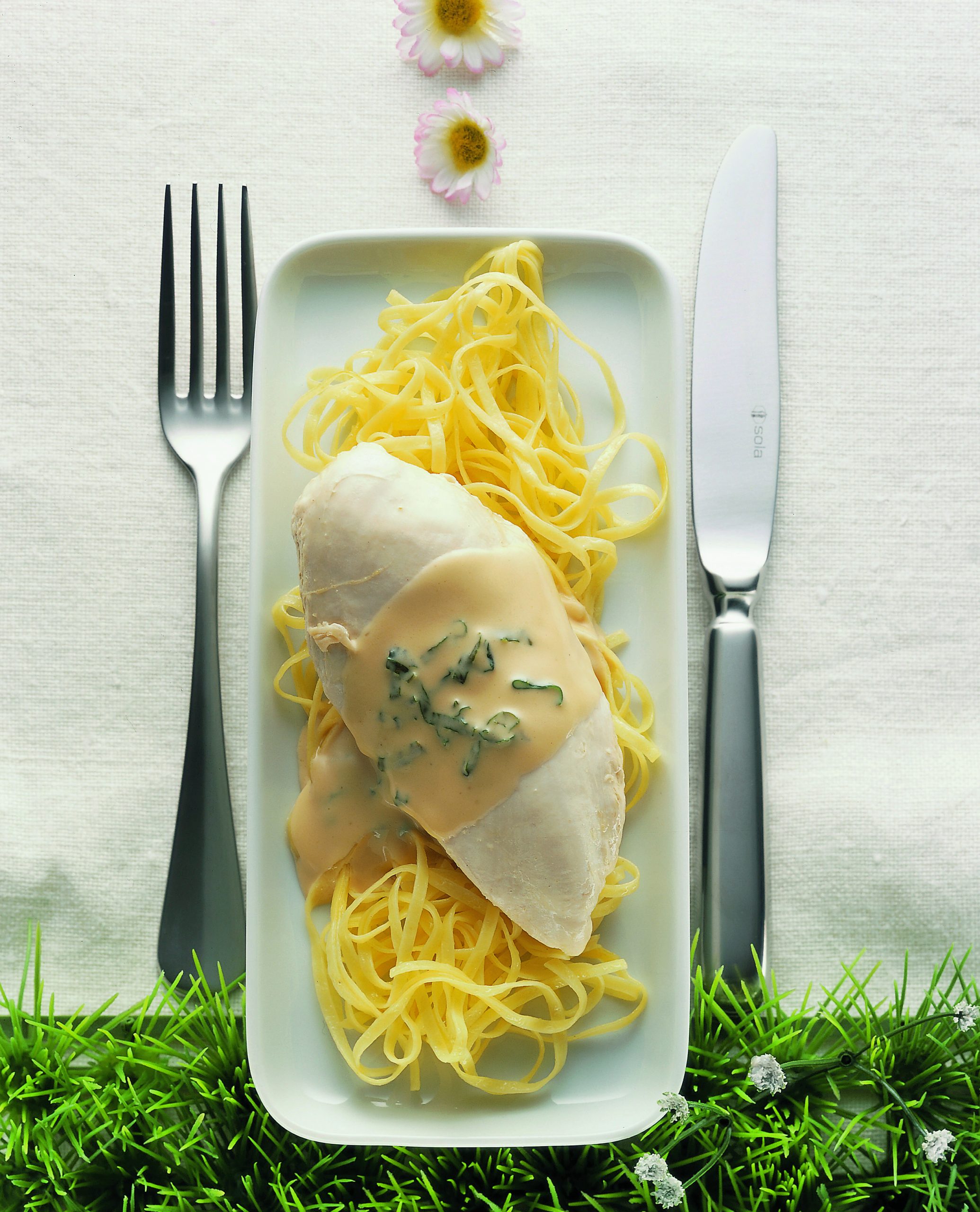 Poulet poché sauce à l'ail des ours