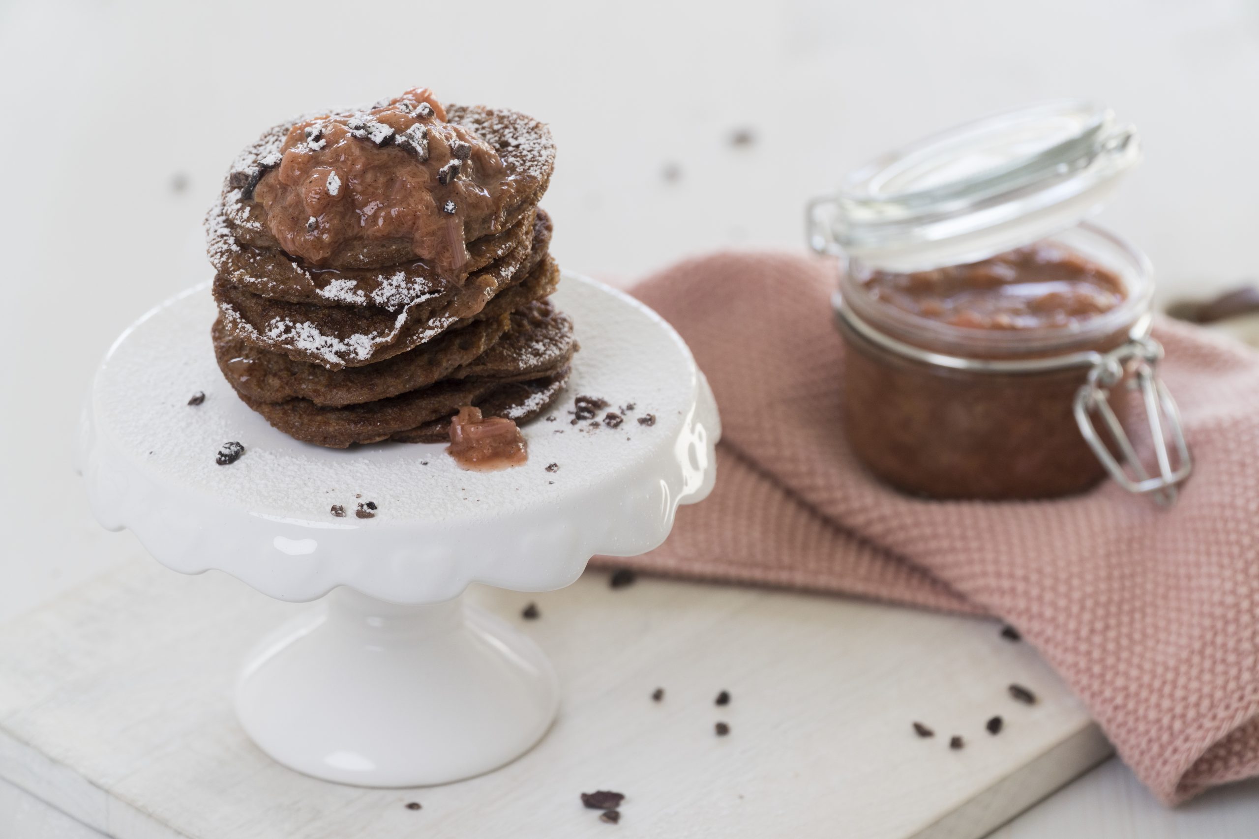 Polenta-Pancakes mit Rhabarberkompott