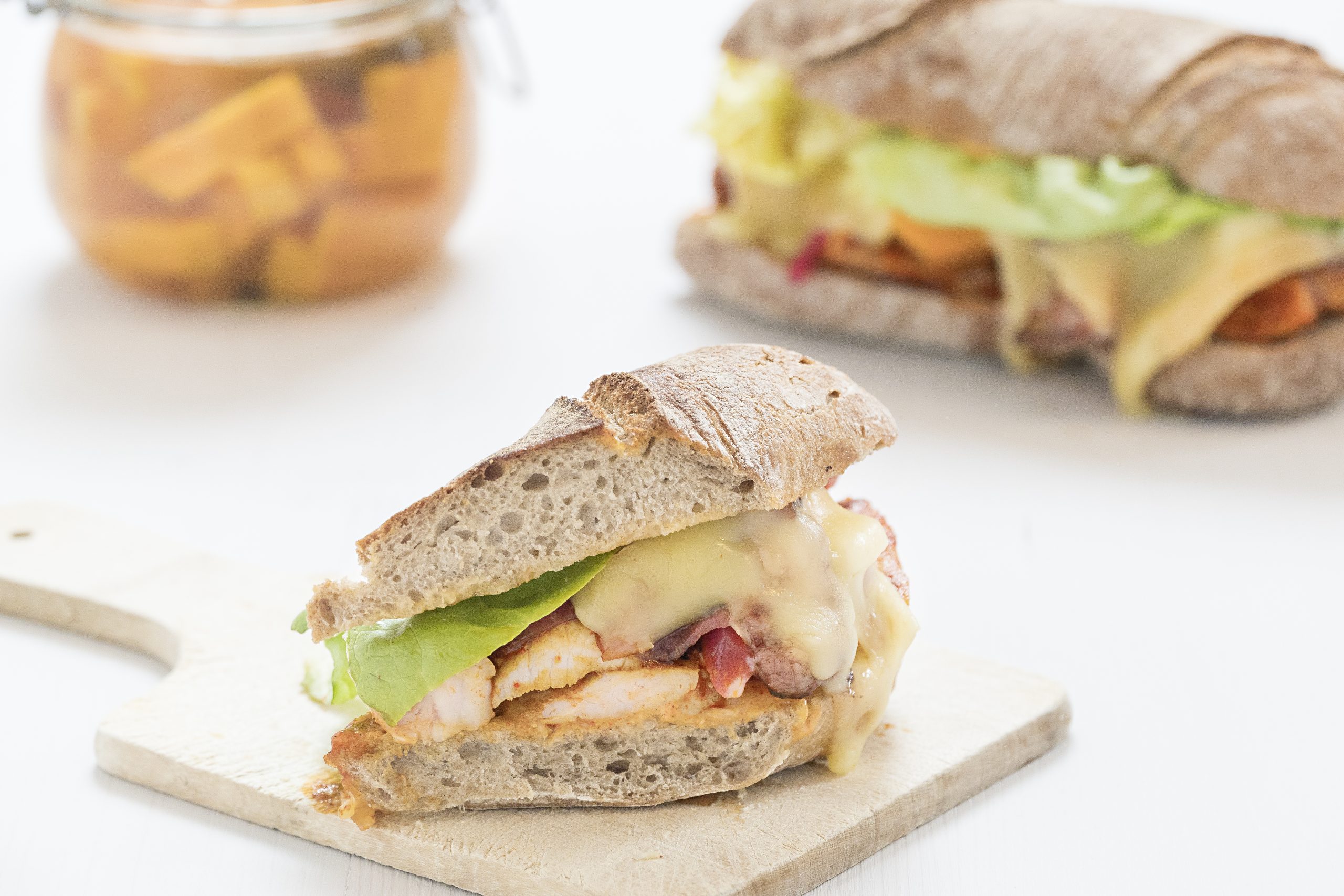 Pork Sandwich mit gepickeltem Gemüse