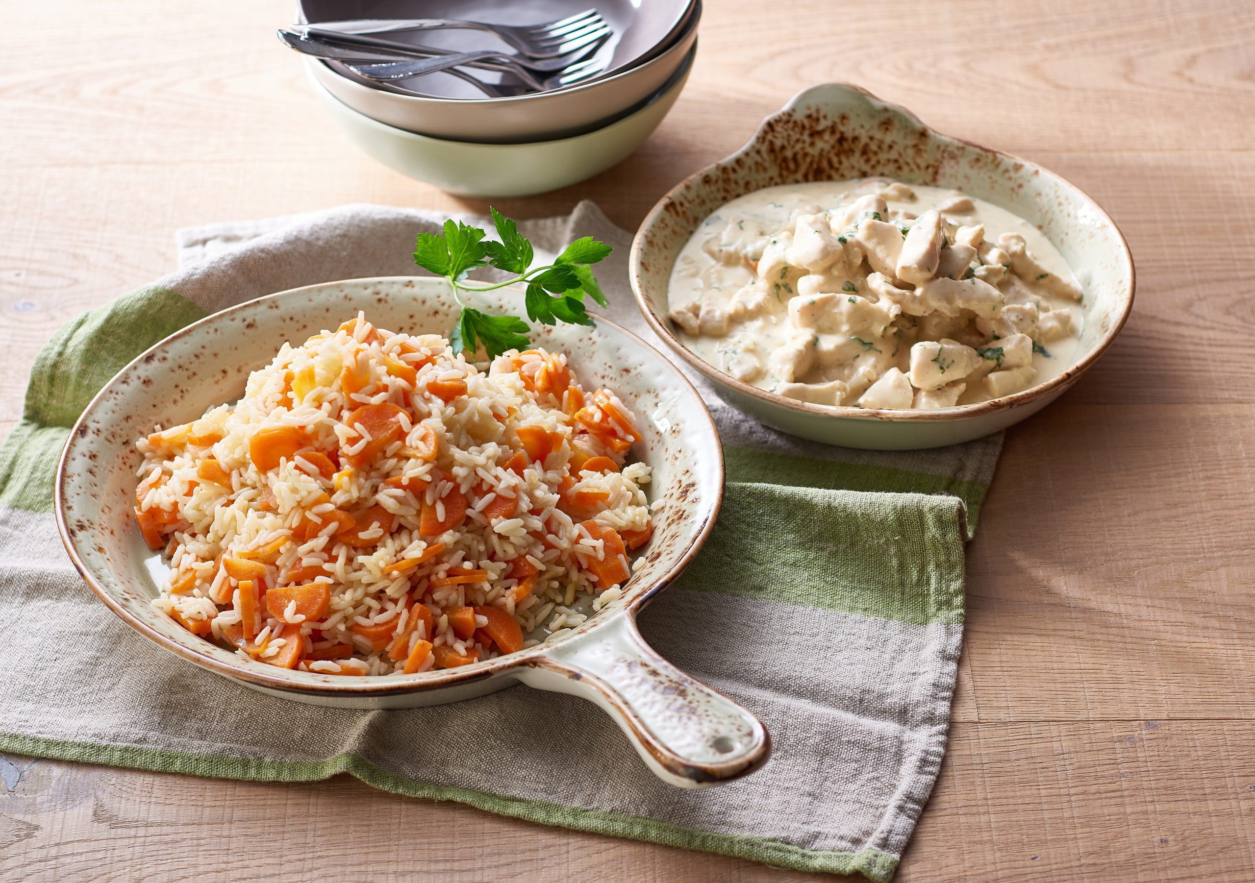 Émincé de poulet et riz aux carottes