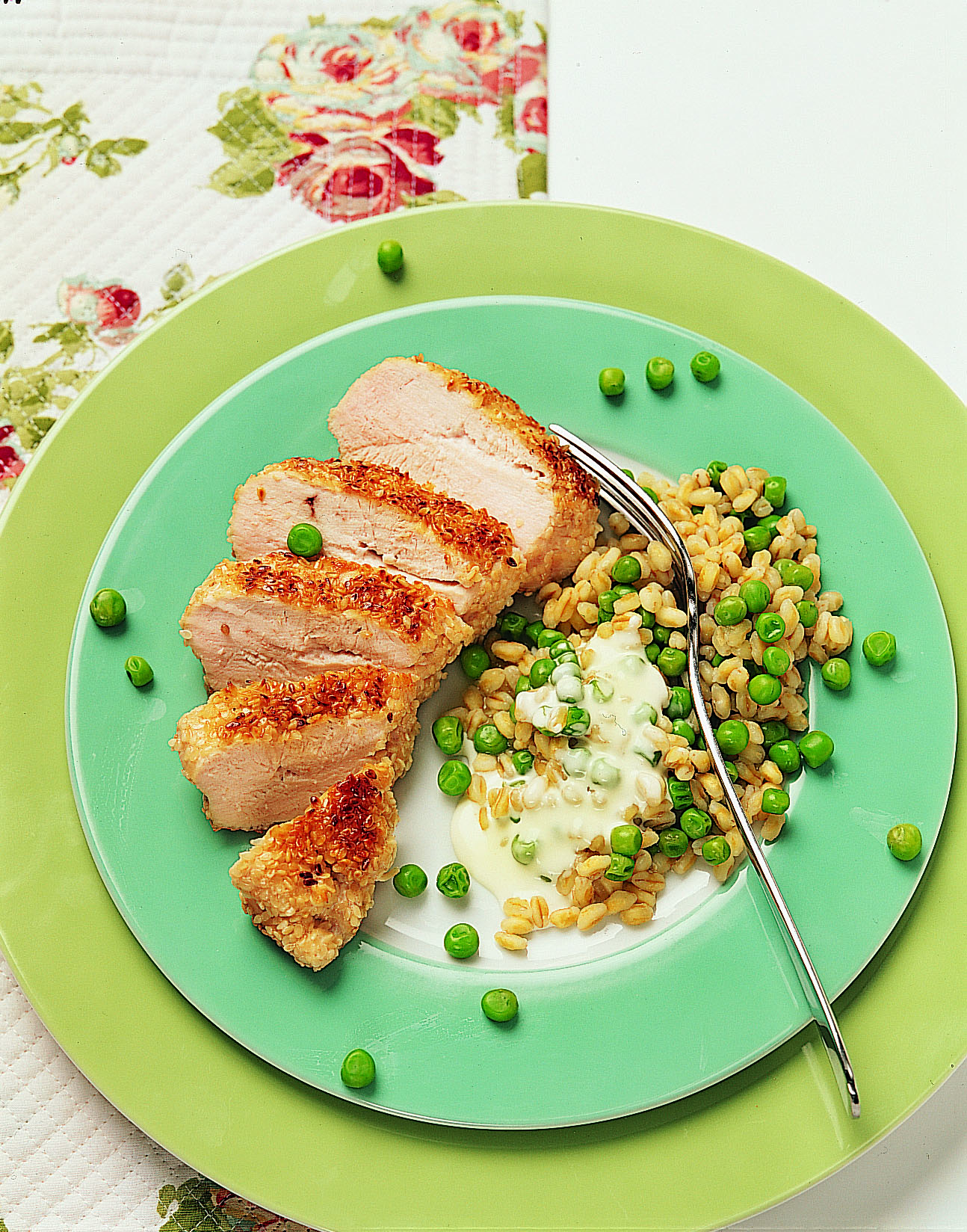 Blancs de poulet sur lit de blé dur aux petits pois