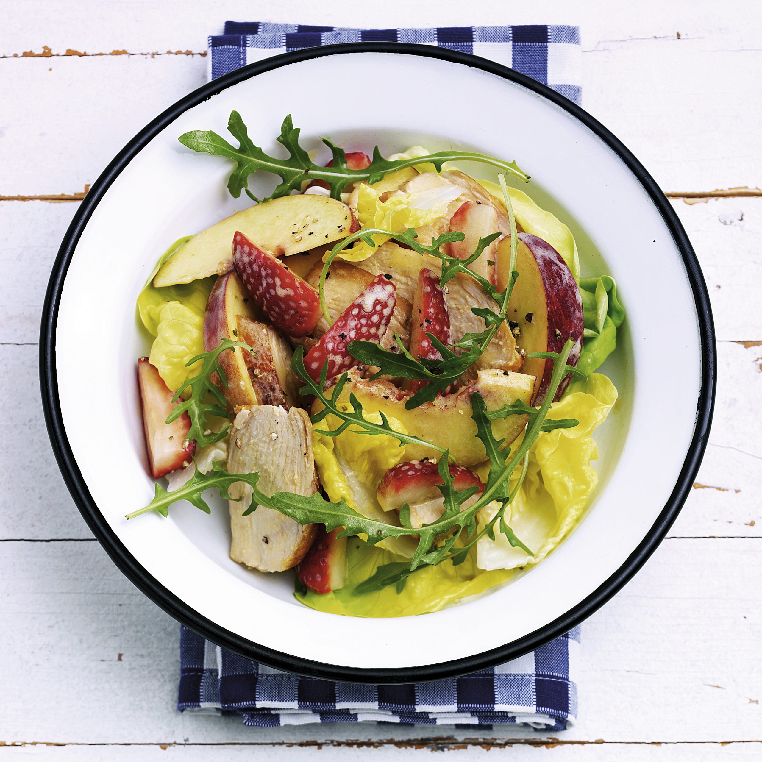 Blancs de poulet sur lit de salade