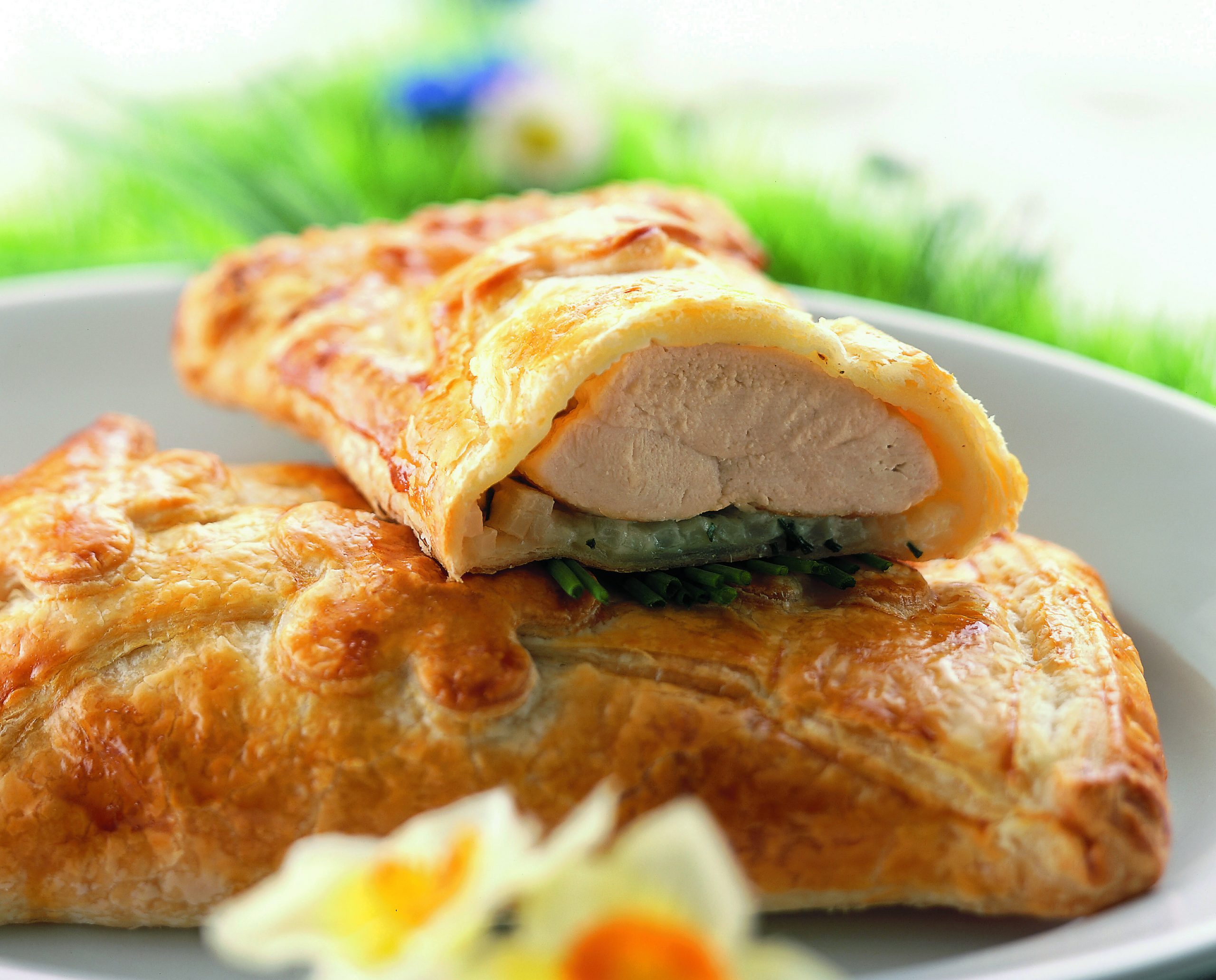 Pouletbrüstchen im Blätterteig-Gemüse-Mantel