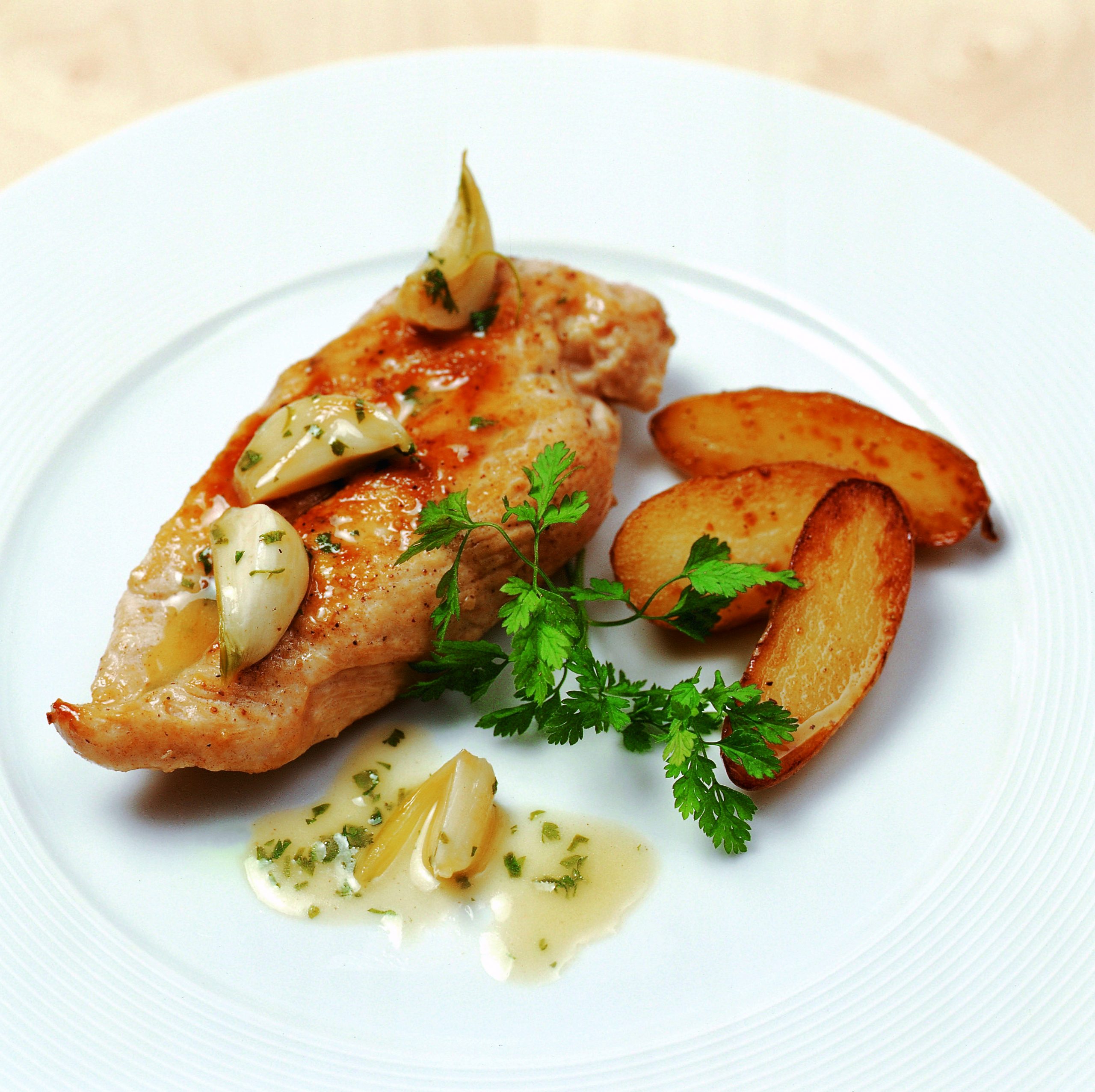 Pouletbrüstchen mit Knoblauch-Kerbel-Butter