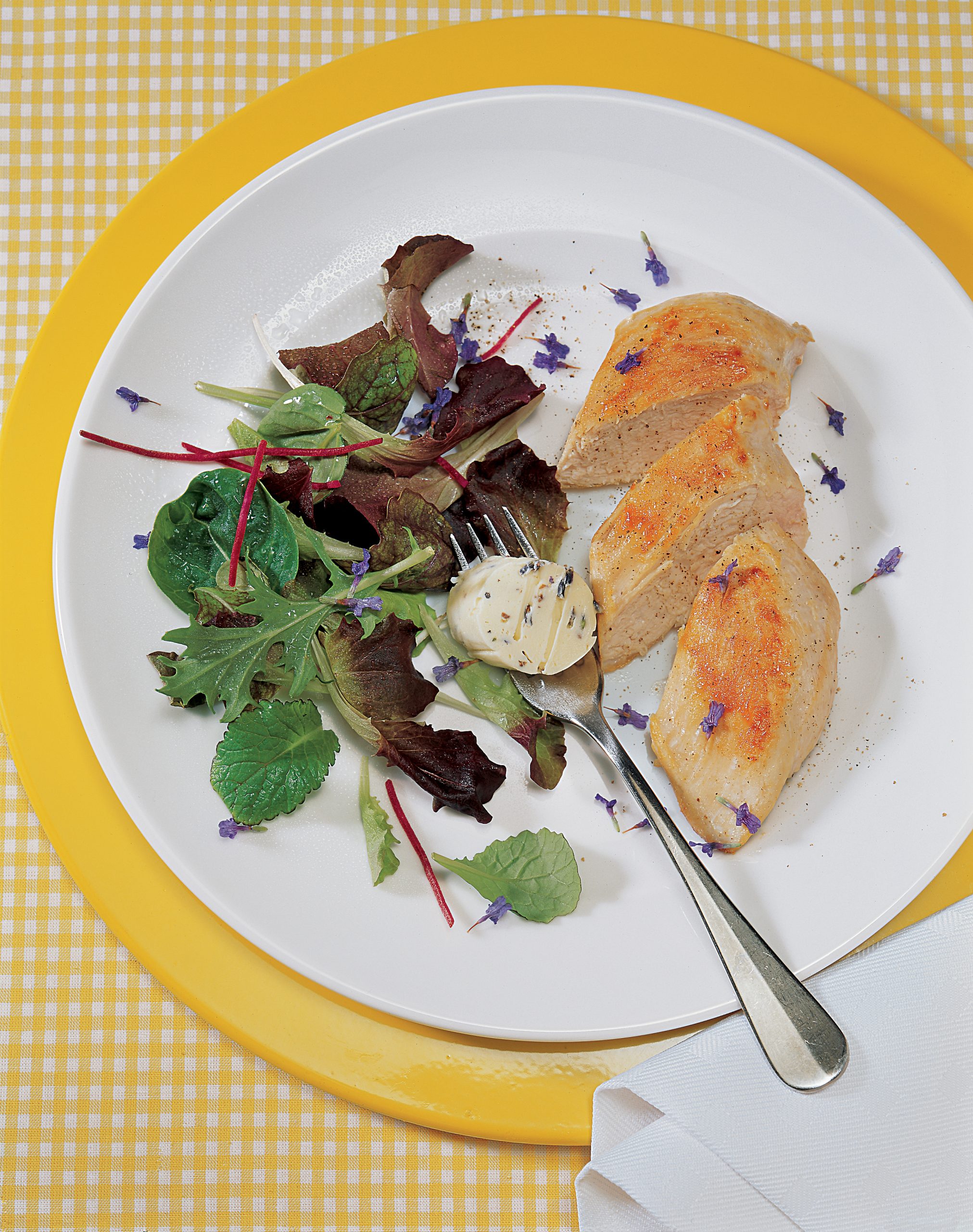 Pouletbrüstchen mit Lavendelbutter