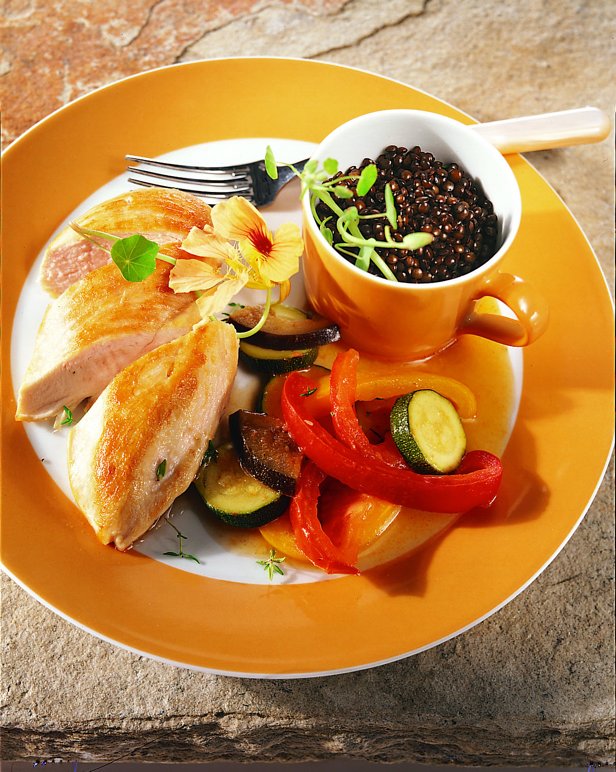 Blancs de poulet, ratatouille et lentilles
